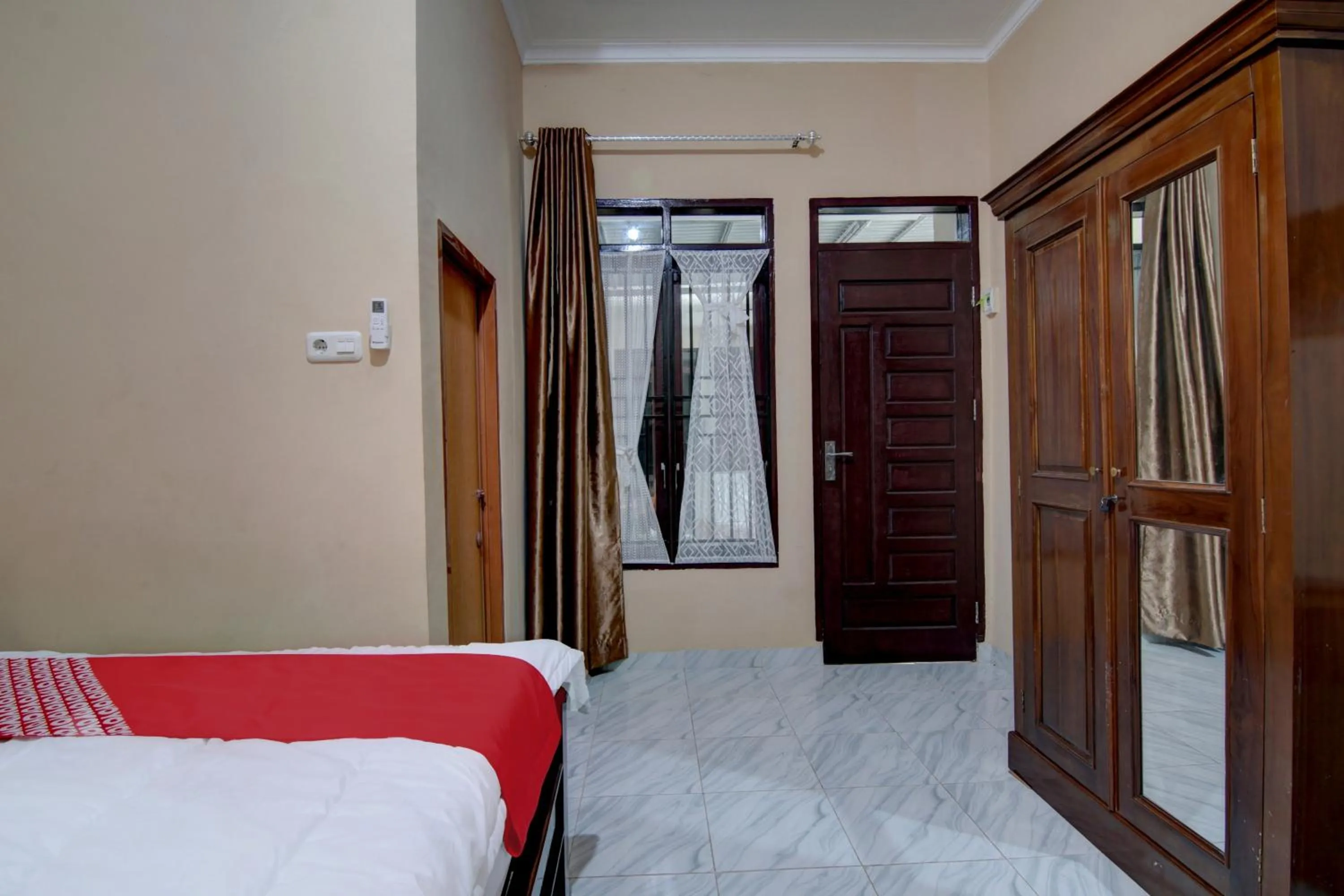 Bedroom, Bed in Hotel O Jasmine House Syariah Near Masjid Nurul Ikhwan