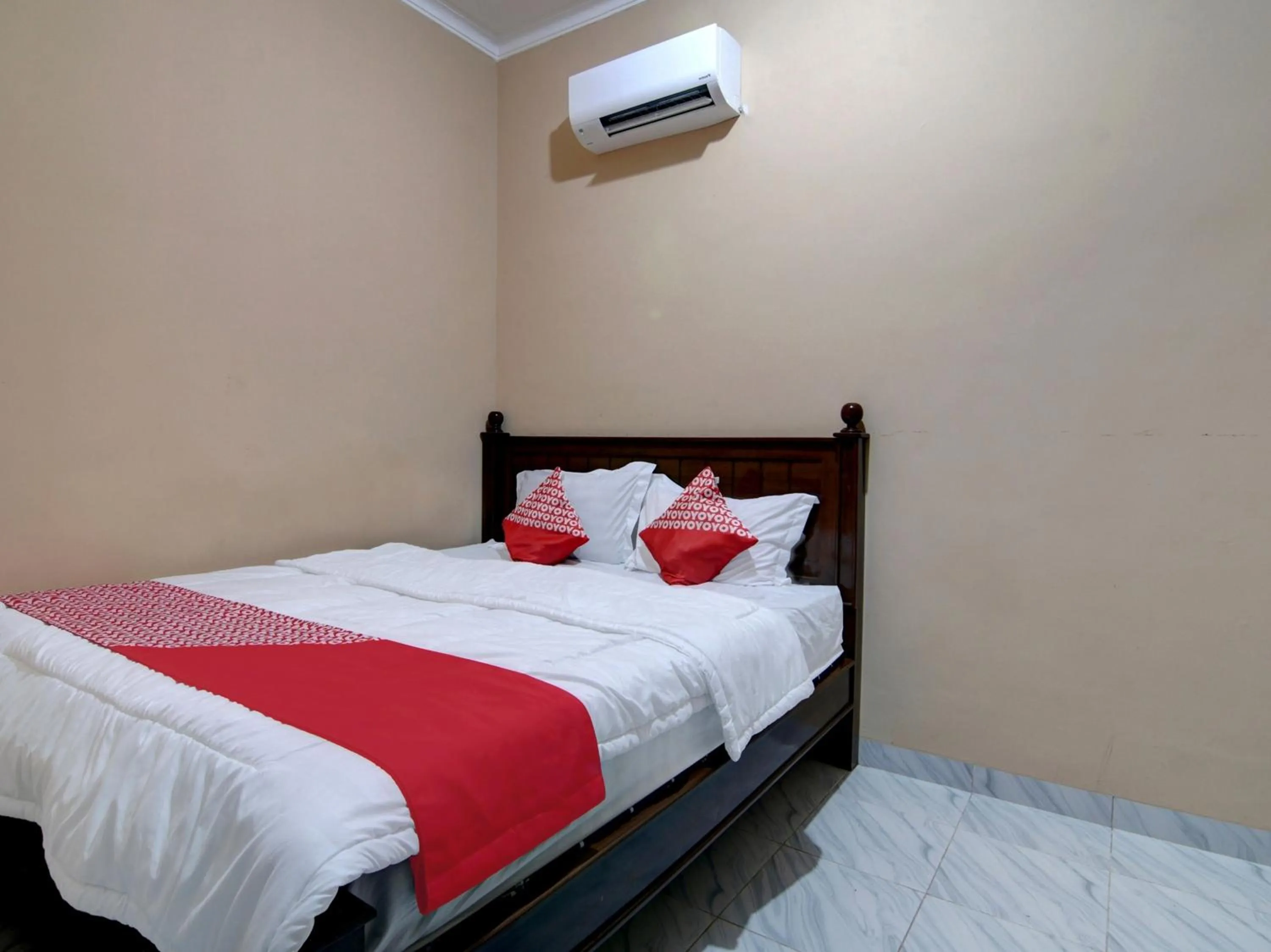 Bedroom, Bed in Hotel O Jasmine House Syariah Near Masjid Nurul Ikhwan