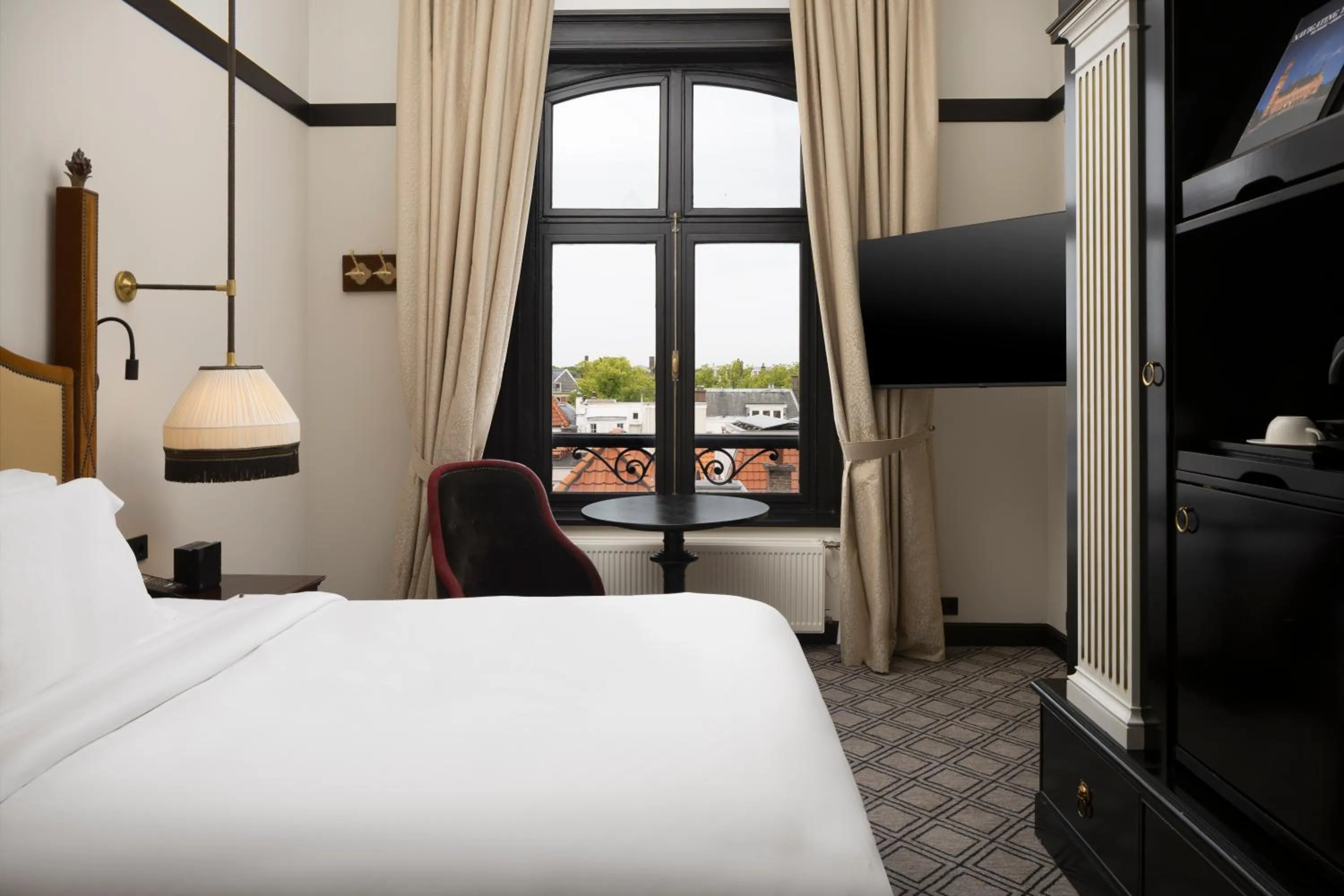 Photo of the whole room, Bed in Hotel Des Indes The Hague