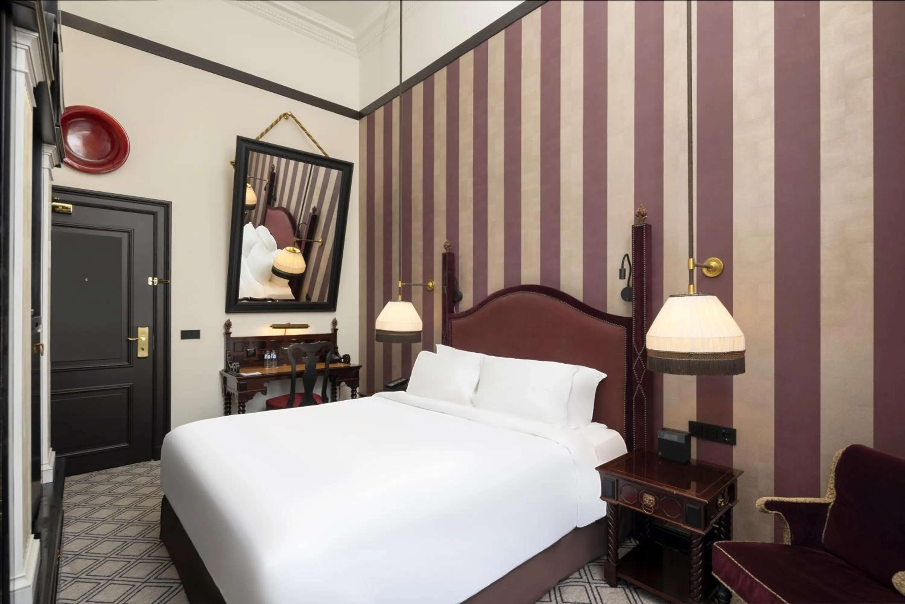 Bed in Hotel Des Indes The Hague