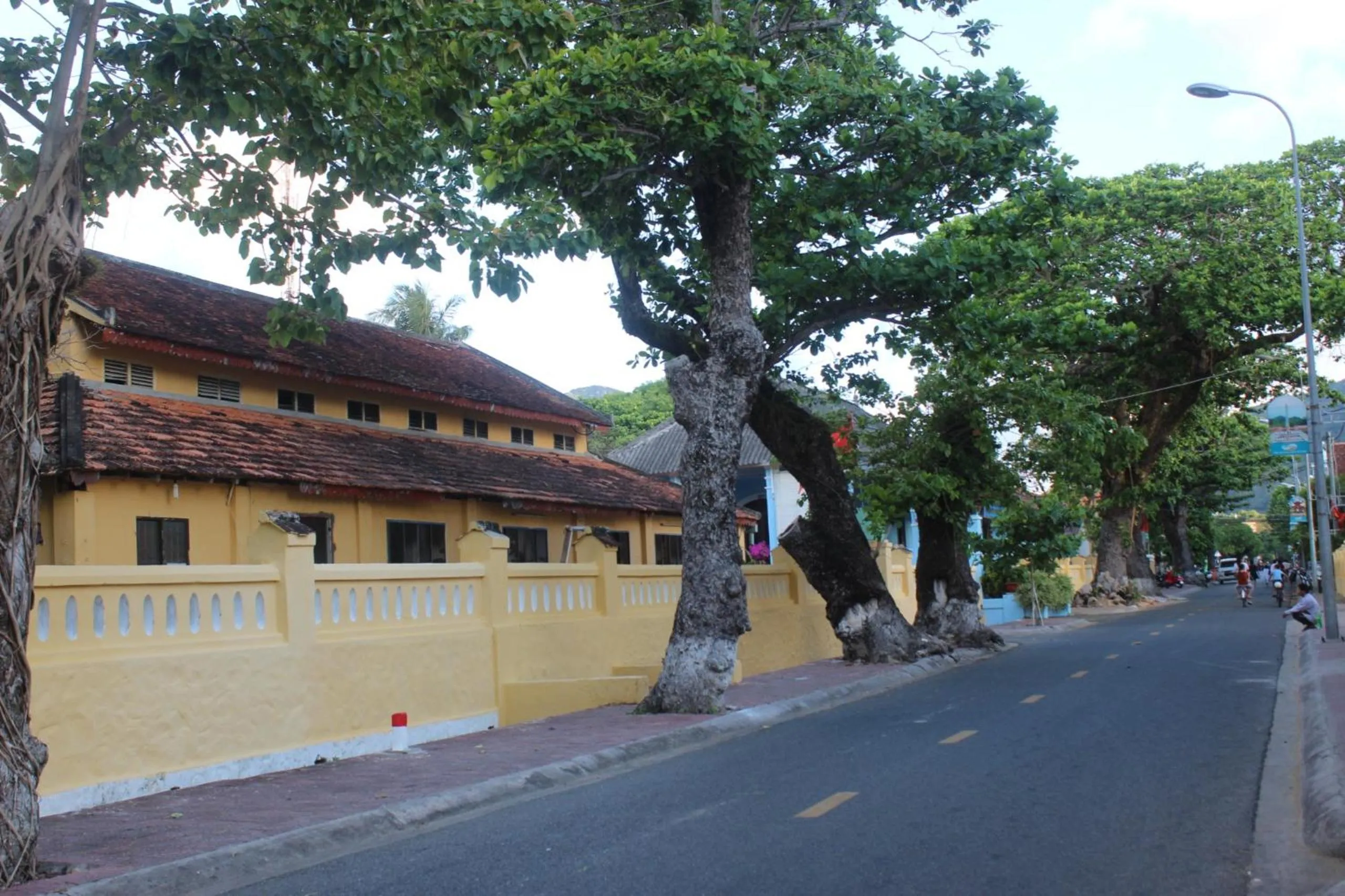 Street view in Havana Con Dao Hotel