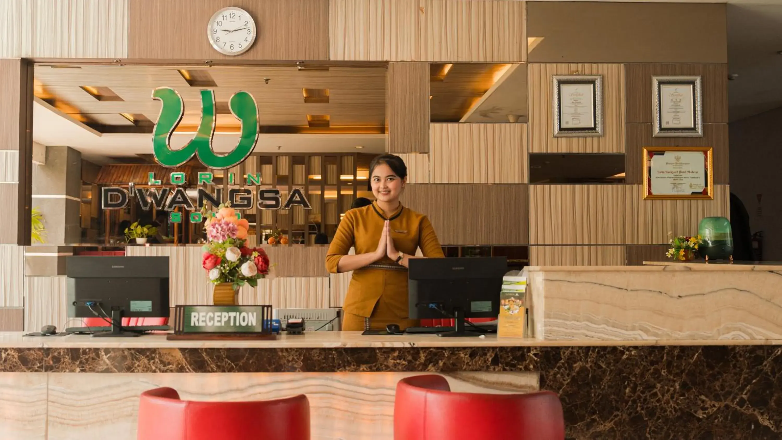 Lobby or reception in Lorin Dwangsa Solo Hotel Lobby or reception in Lorin Dwangsa Solo Hotel