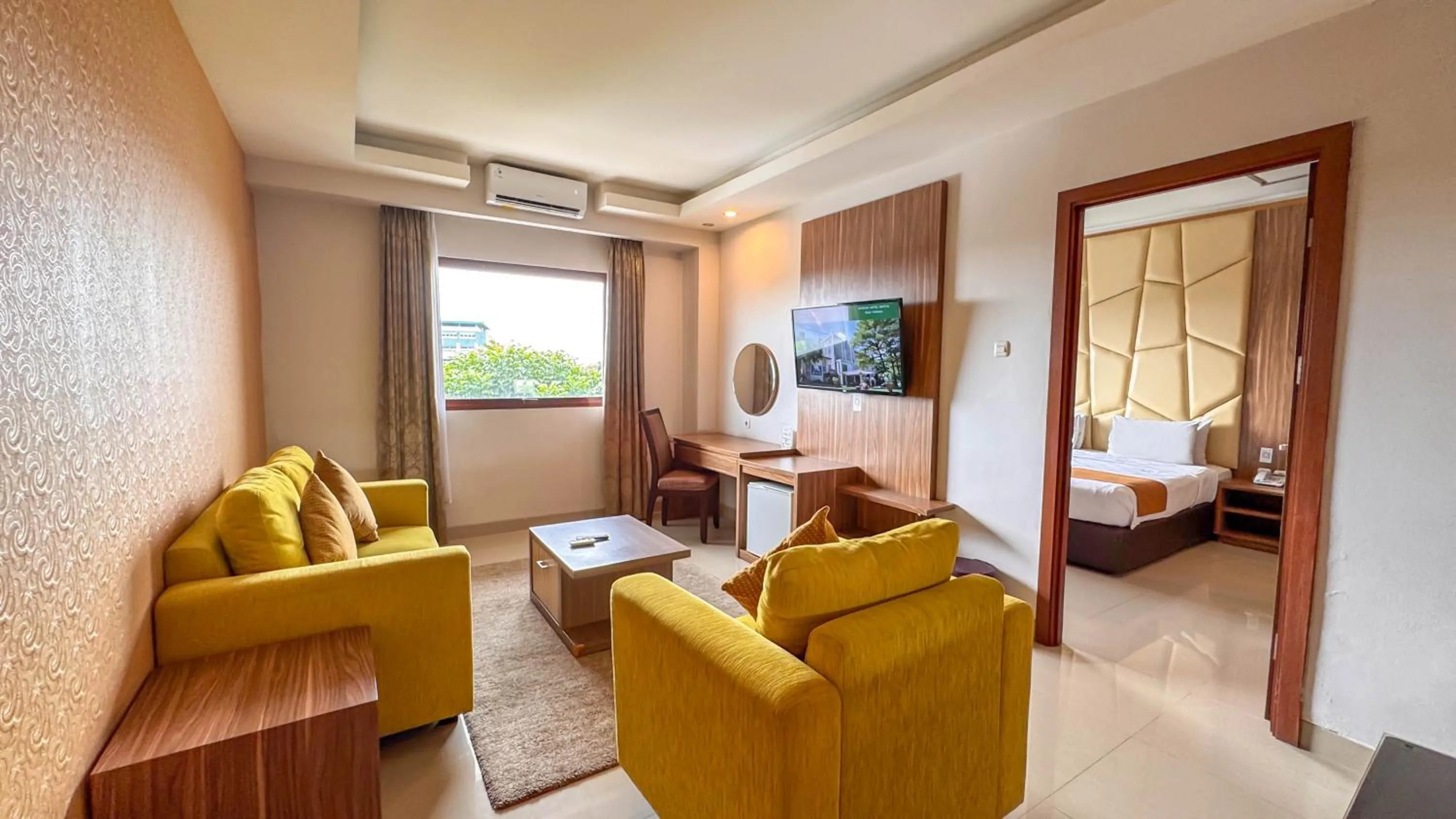 Living room, Bed in Lorin Dwangsa Solo Hotel