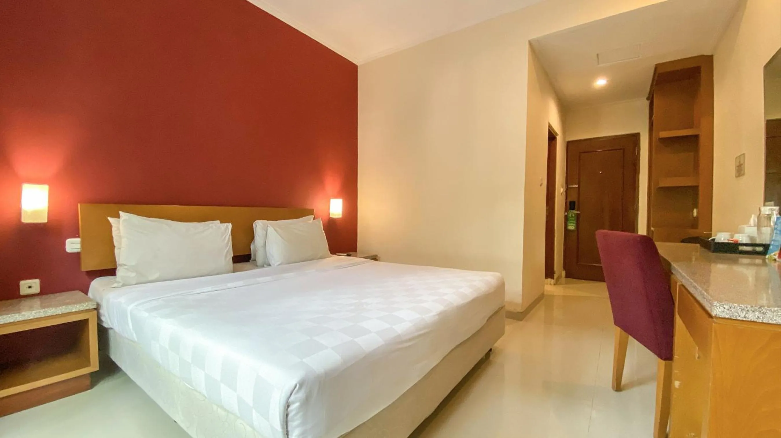 Bed in Lorin Dwangsa Solo Hotel