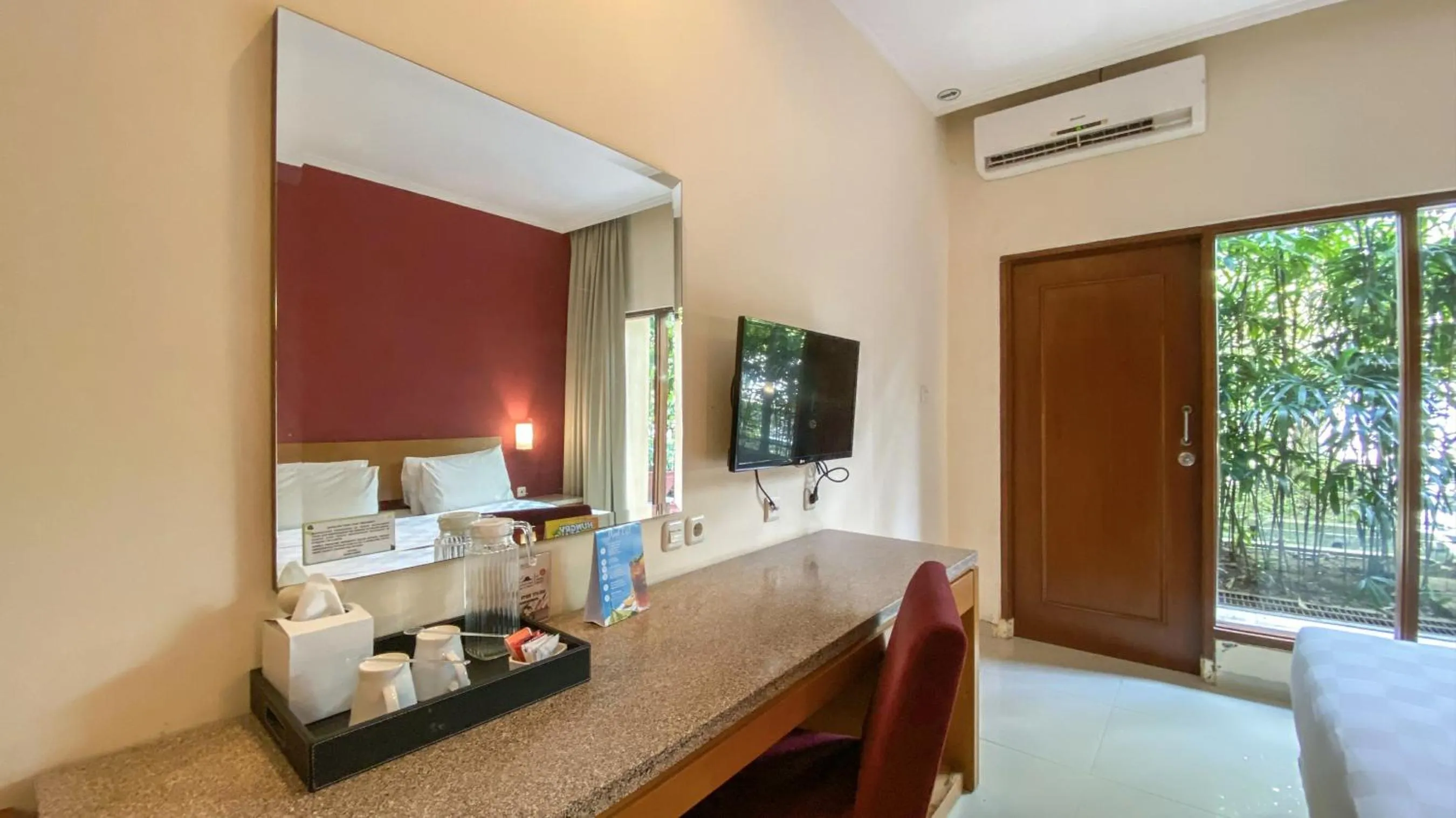 Coffee/tea facilities in Lorin Dwangsa Solo Hotel