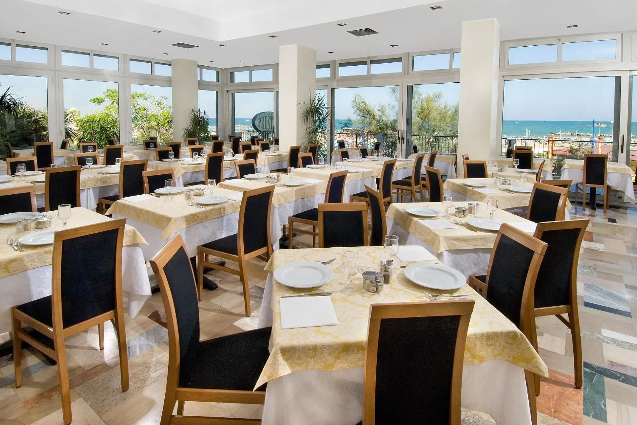 Restaurant/places to eat in Hotel Prestige