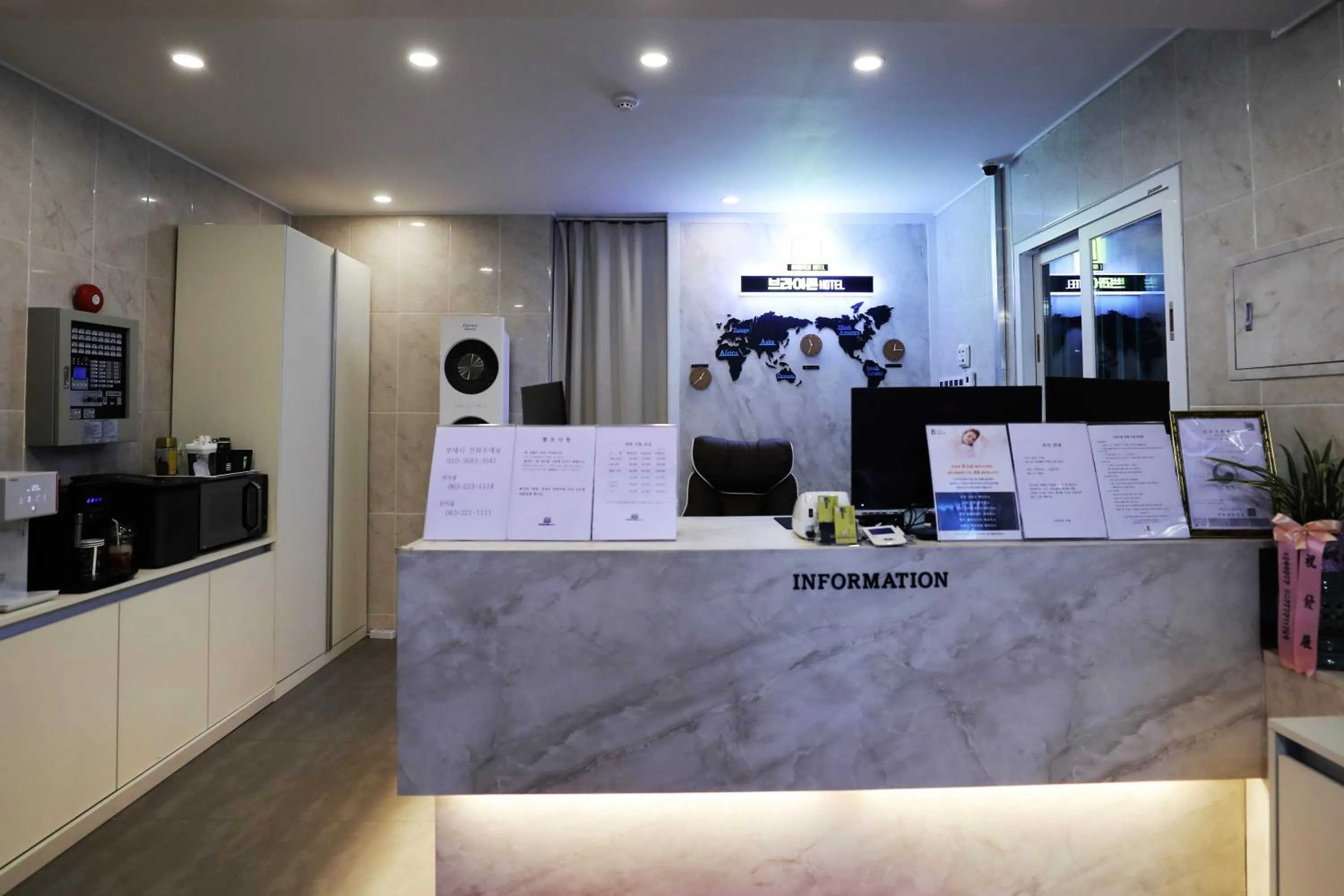 Lobby or reception in Brighton Hotel