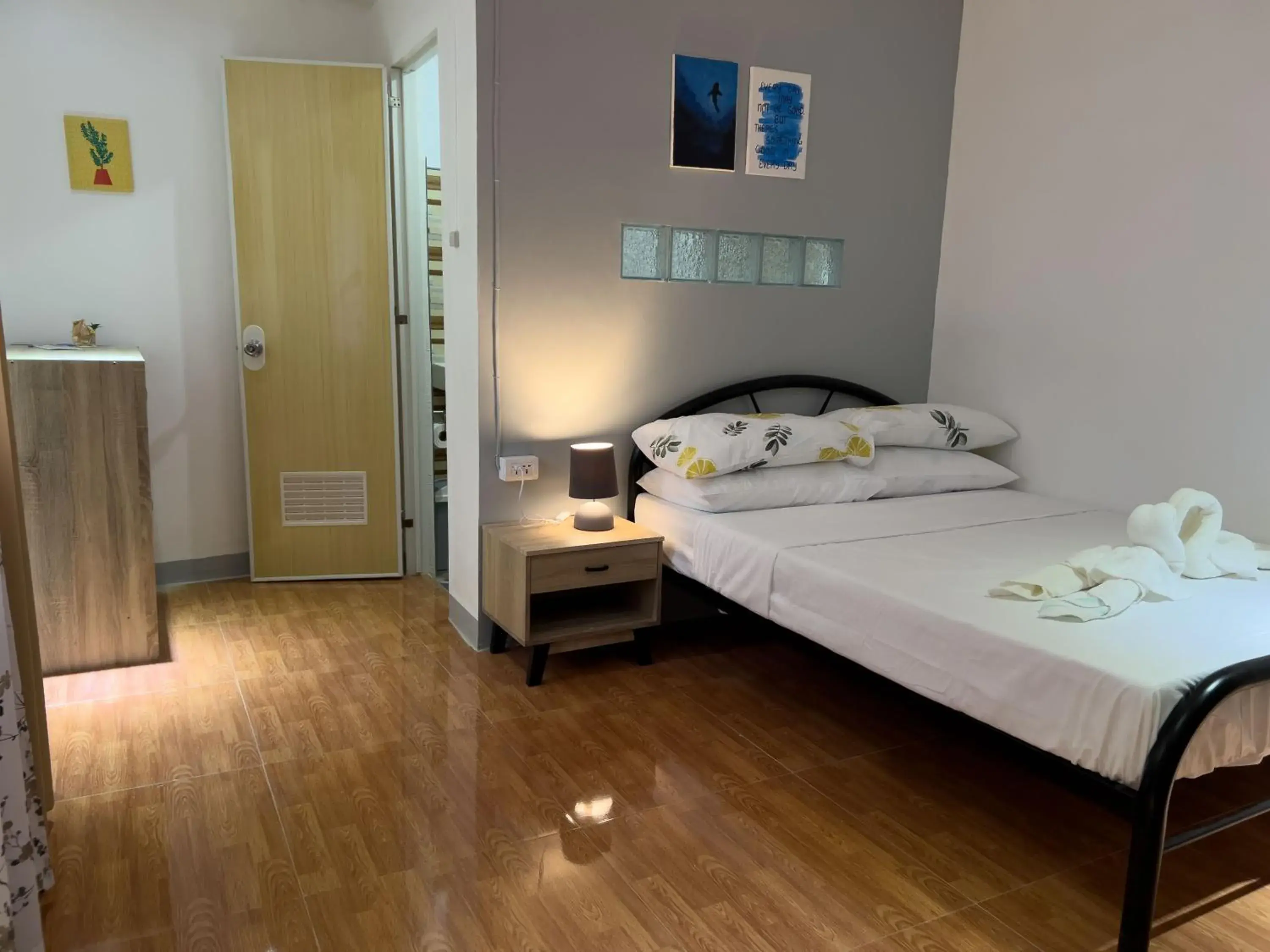 Property building, Bed in The Backyard Inn Property building, Bed in The Backyard Inn