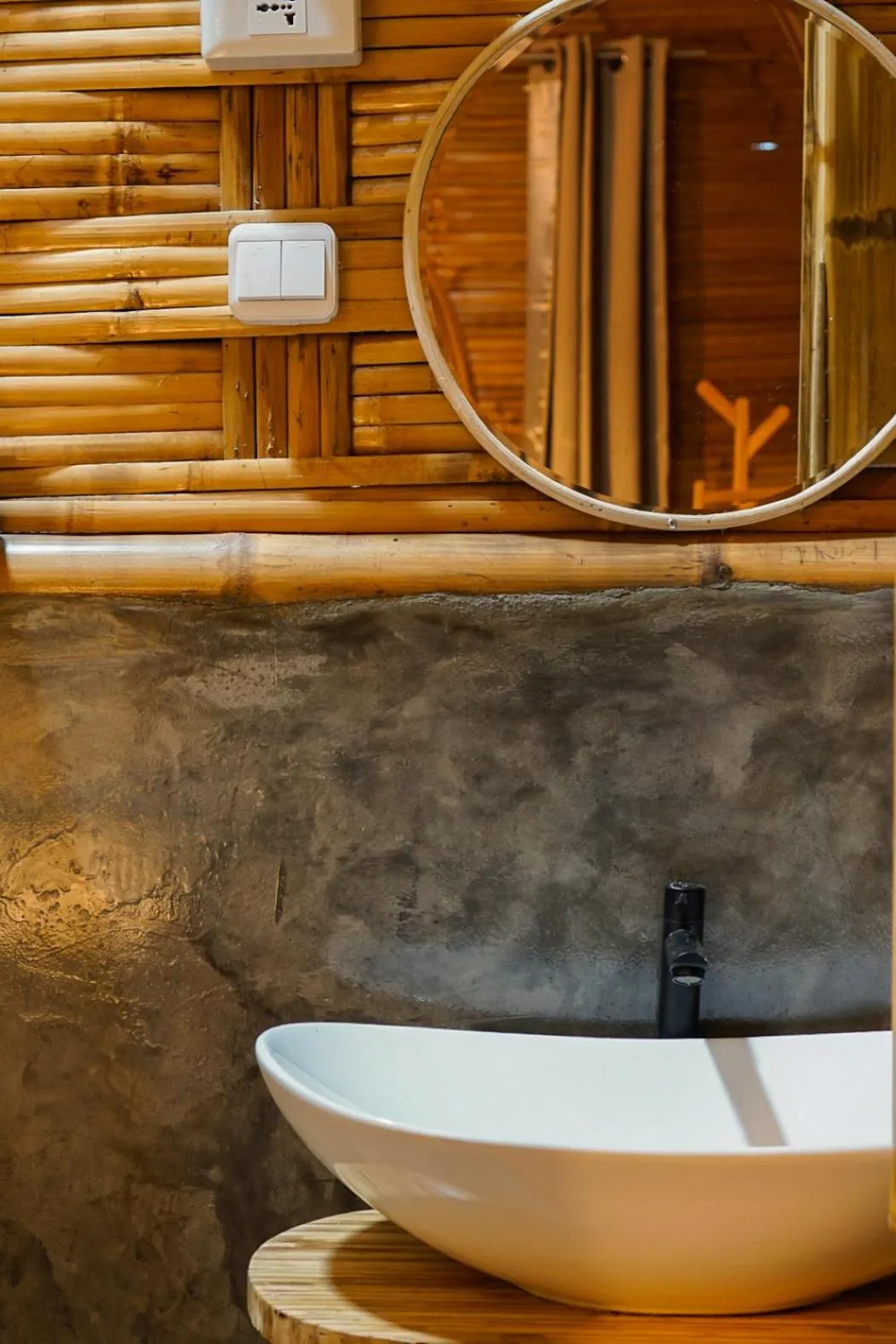 Toilet in The Backyard Inn