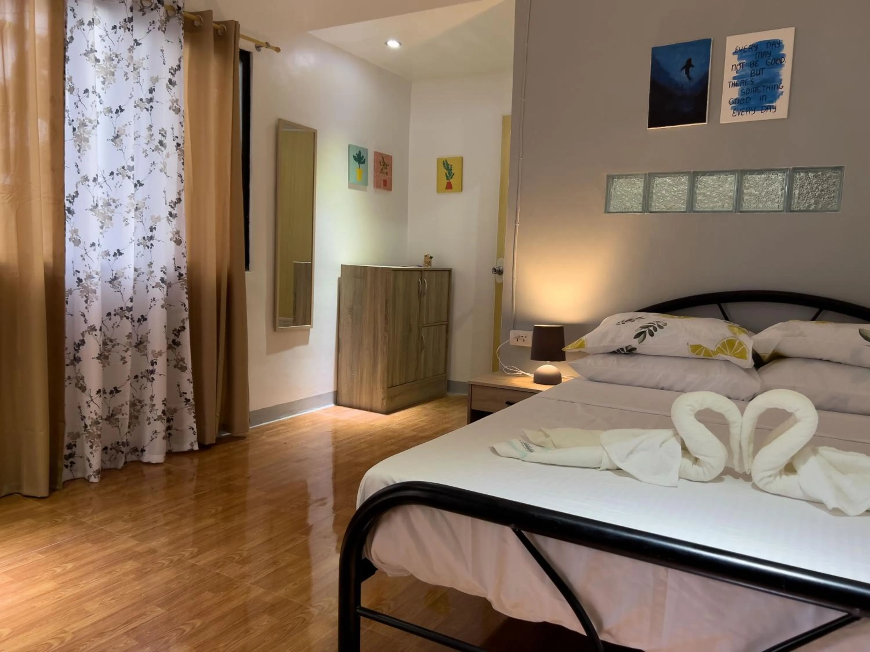 Property building, Bed in The Backyard Inn