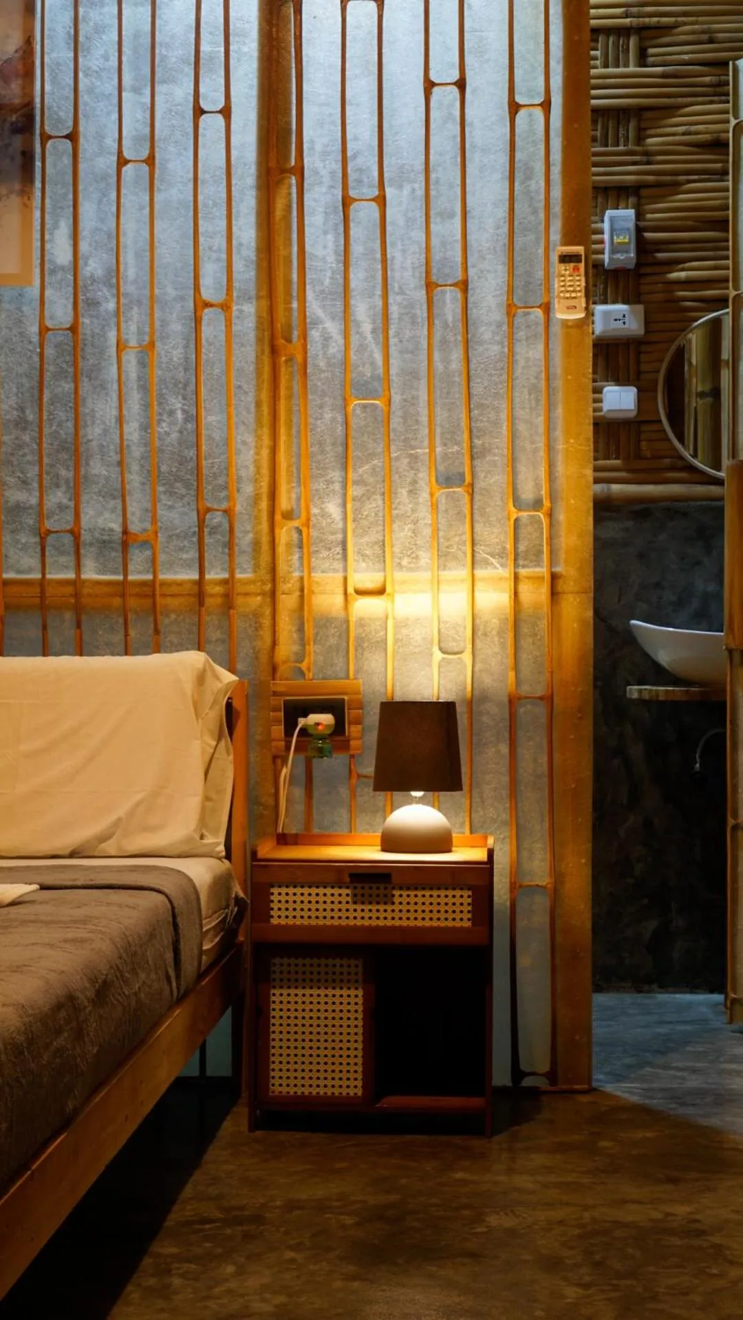 Bathroom, Bed in The Backyard Inn