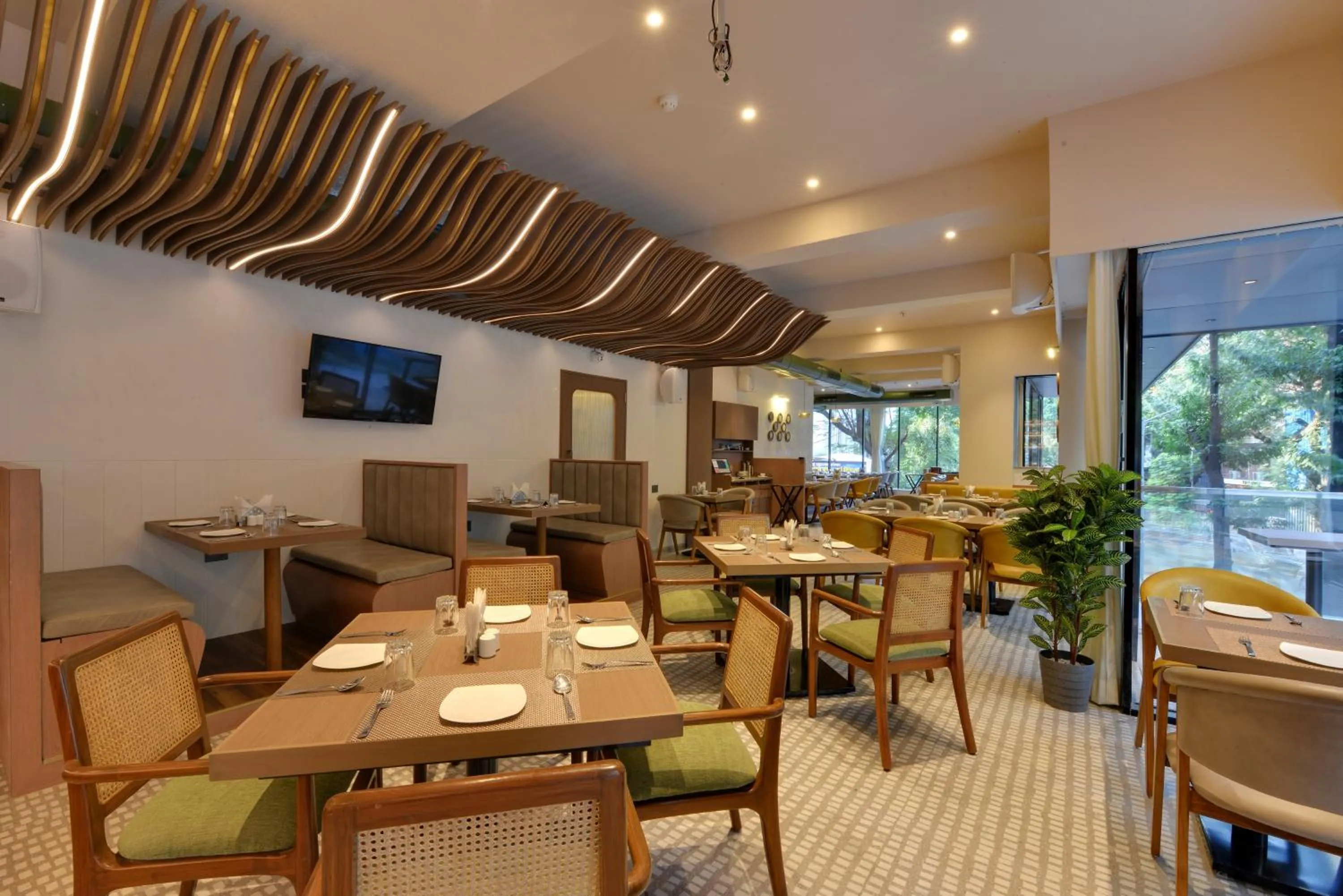 Restaurant/places to eat in Galaxy Beacon Hotel, Santacruz ,Mumbai