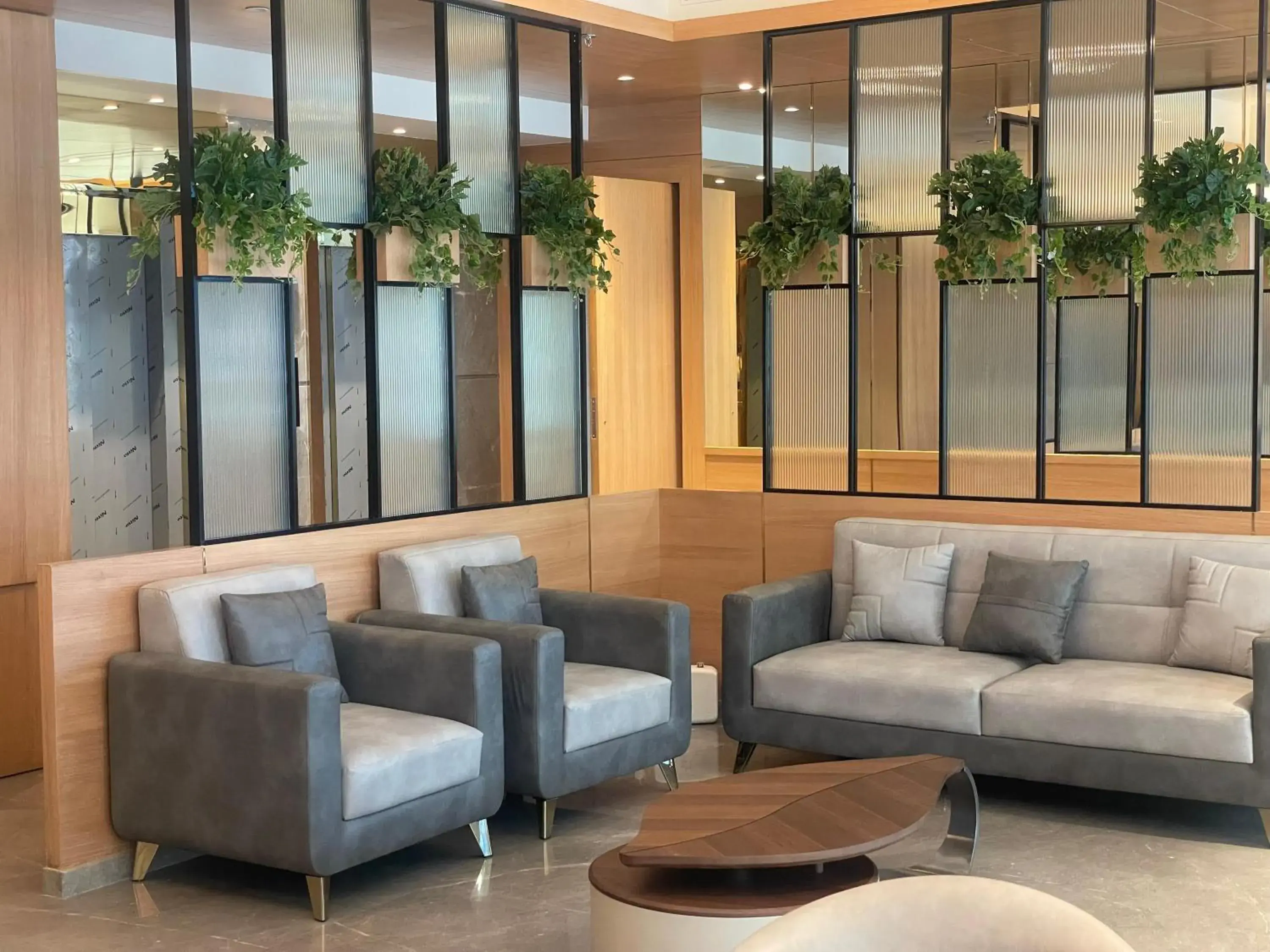 Lobby or reception in Galaxy Beacon Hotel, Santacruz ,Mumbai Lobby or reception in Galaxy Beacon Hotel, Santacruz ,Mumbai