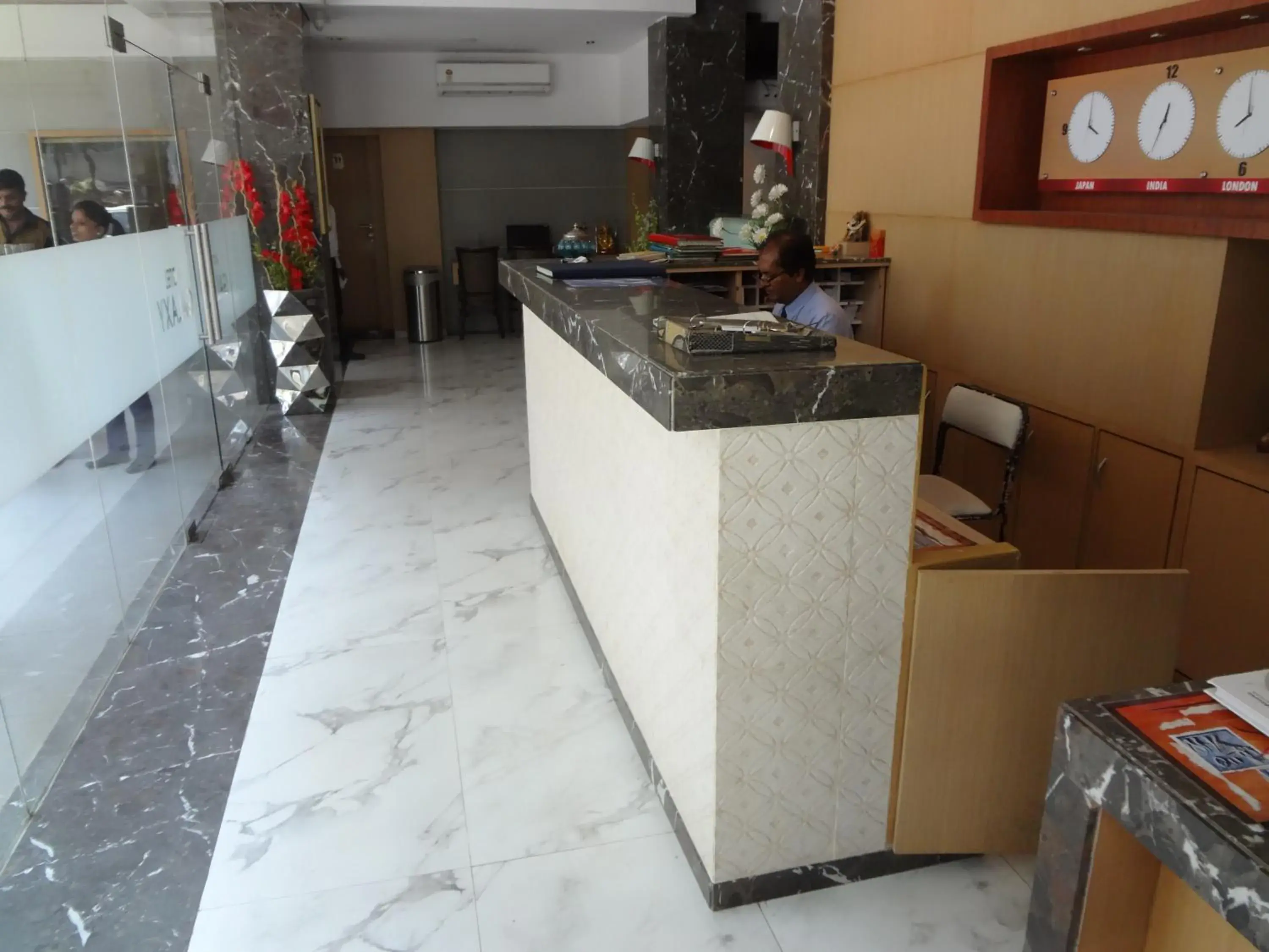 Lobby or reception in Galaxy Beacon Hotel, Santacruz ,Mumbai Lobby or reception in Galaxy Beacon Hotel, Santacruz ,Mumbai