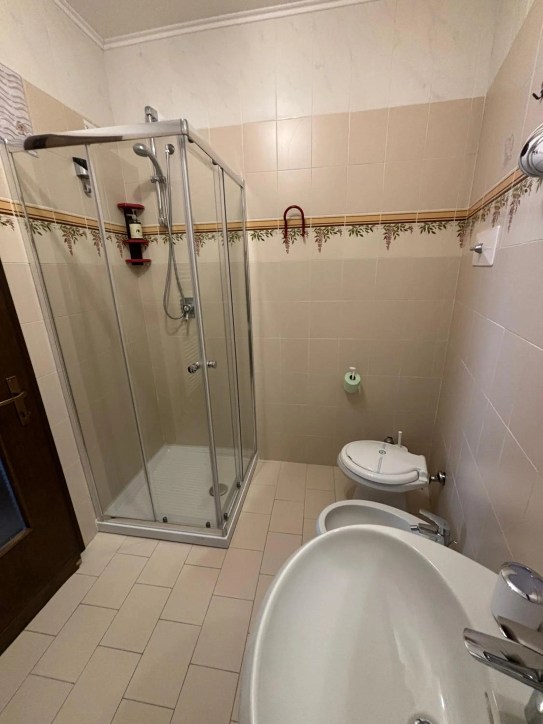 Shower in Hotel Diffuso Il Portichetto sulla collina a Vezio Perledo