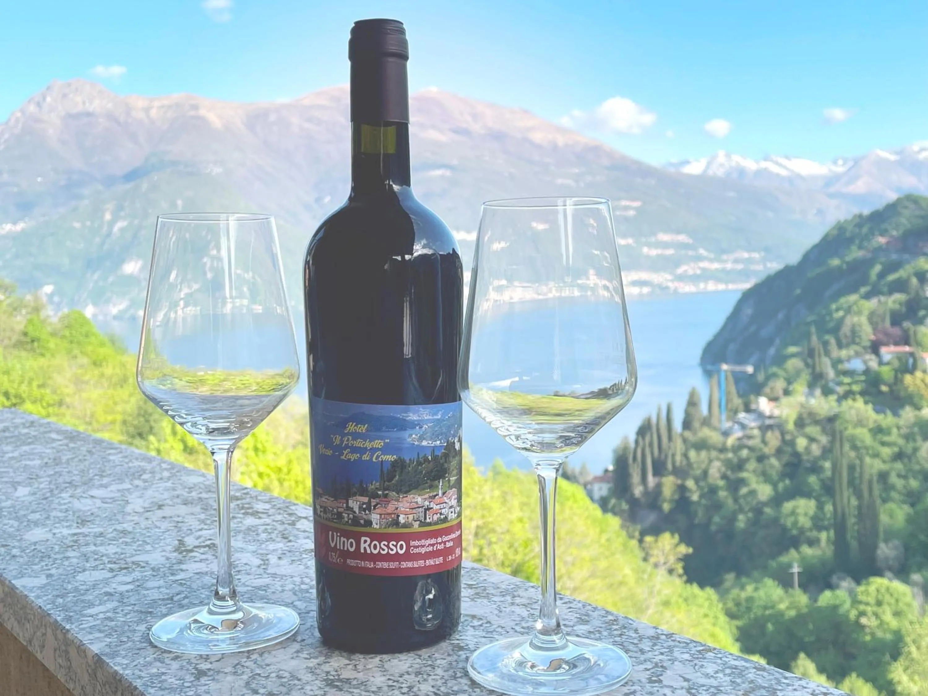 Natural landscape in Hotel Diffuso Il Portichetto sulla collina a Vezio Perledo