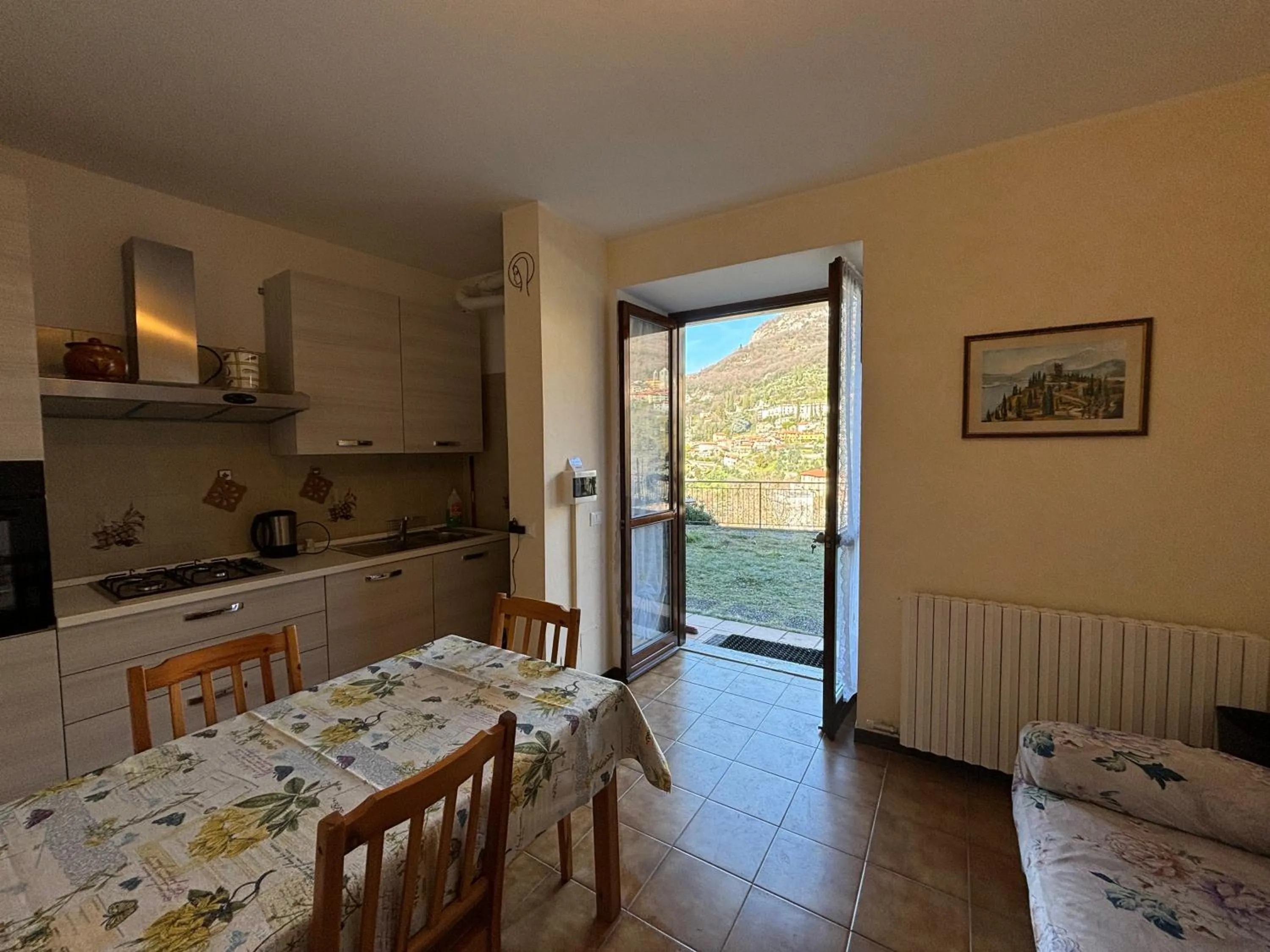 Kitchen or kitchenette in Hotel Diffuso Il Portichetto sulla collina a Vezio Perledo