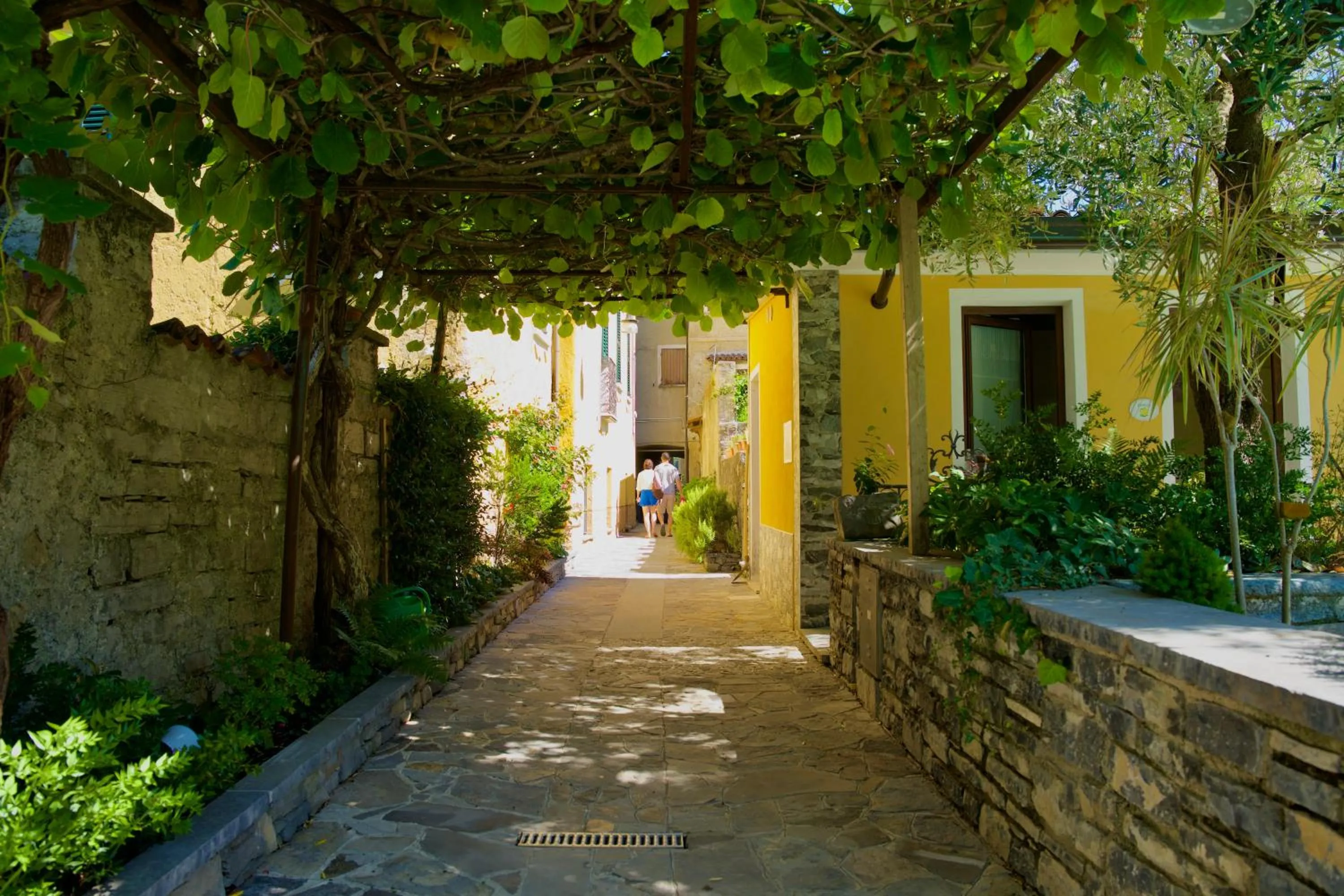 Property building in Hotel Diffuso Il Portichetto sulla collina a Vezio Perledo