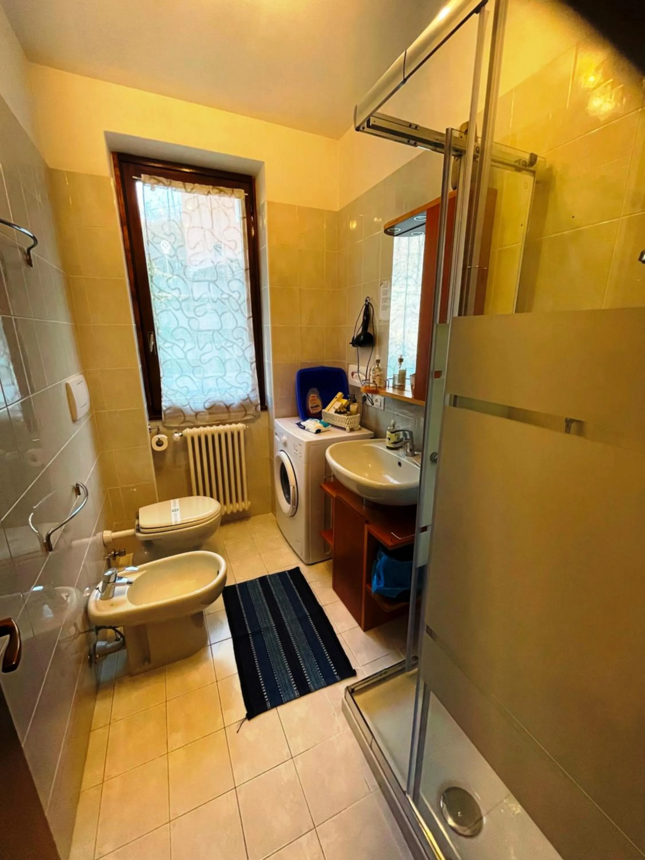 Shower in Hotel Diffuso Il Portichetto sulla collina a Vezio Perledo