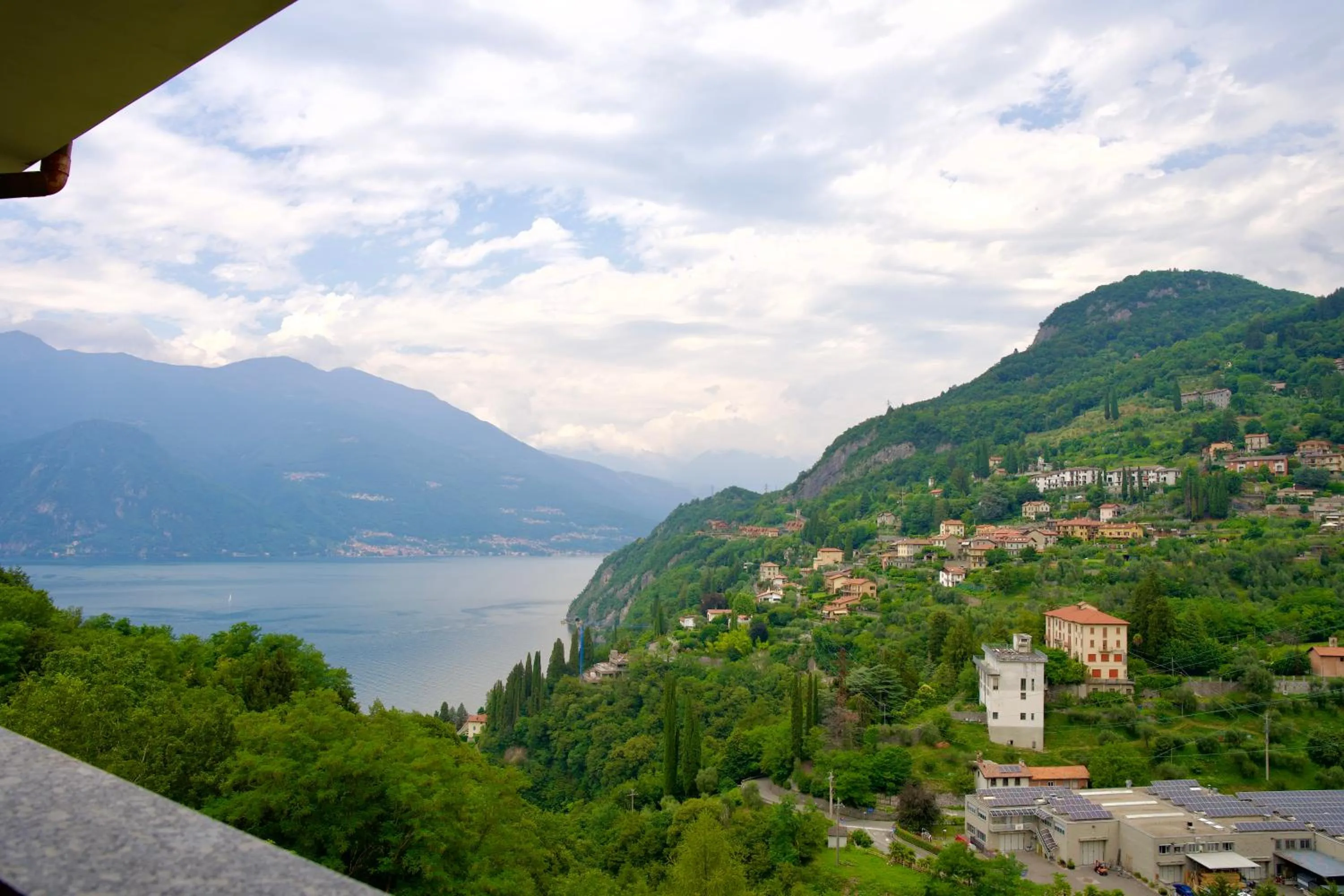 Natural landscape in Hotel Diffuso Il Portichetto sulla collina a Vezio Perledo