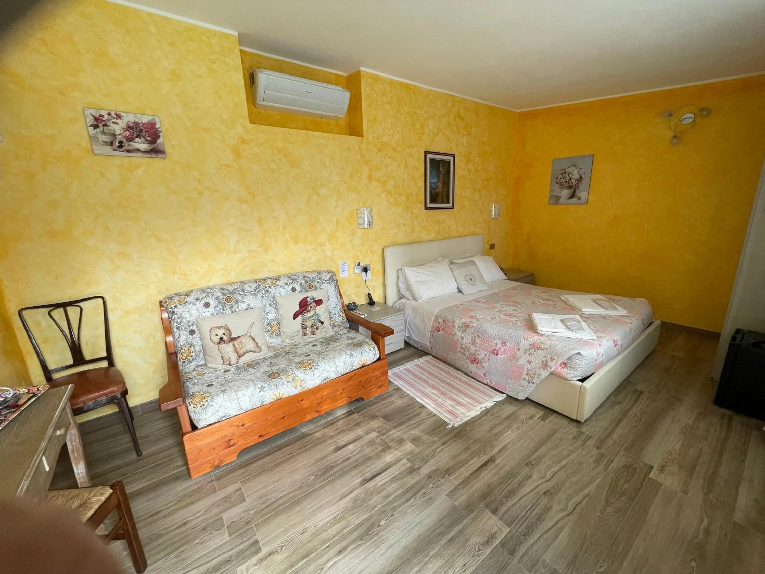 Bed in Hotel Diffuso Il Portichetto sulla collina a Vezio Perledo