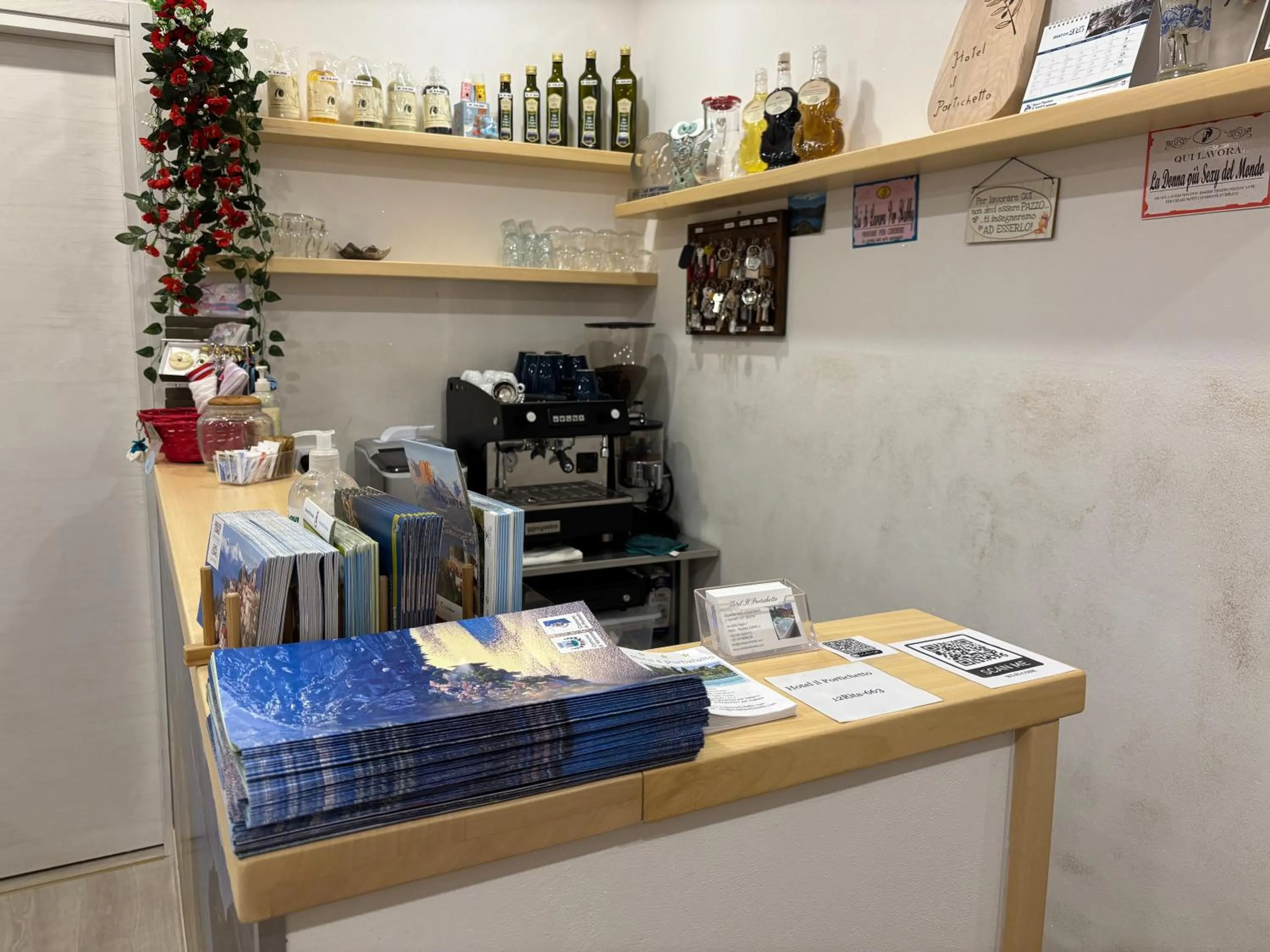 Lobby or reception in Hotel Diffuso Il Portichetto sulla collina a Vezio Perledo