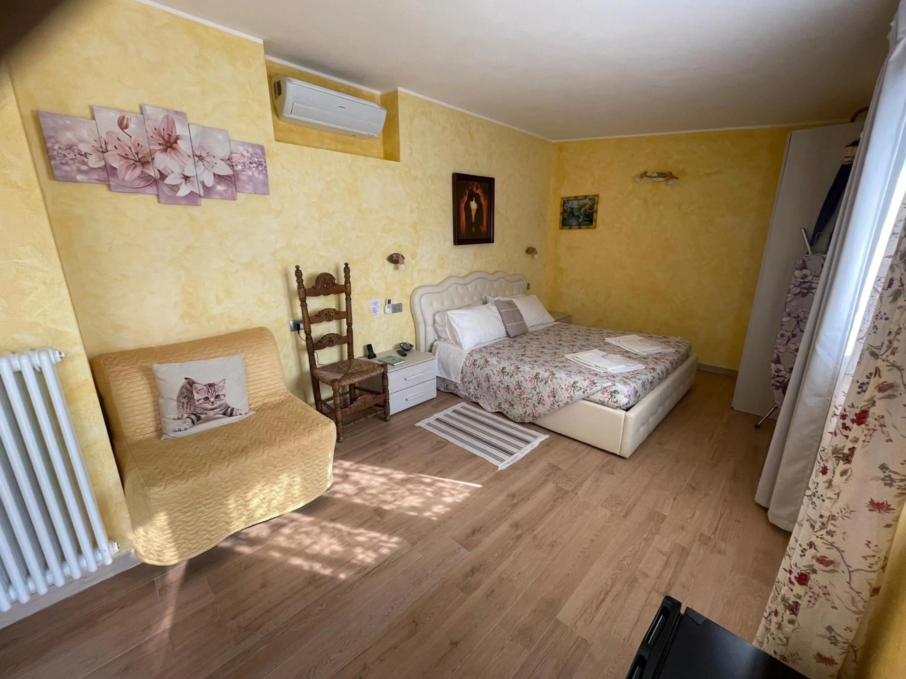 Bed in Hotel Diffuso Il Portichetto sulla collina a Vezio Perledo