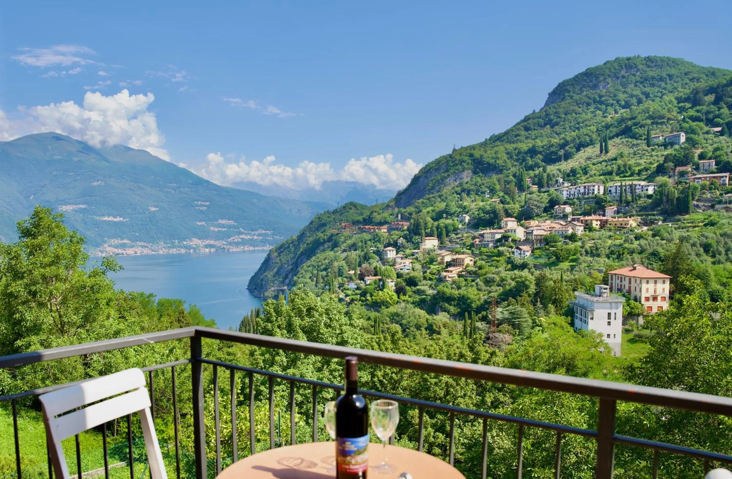 Natural landscape in Hotel Diffuso Il Portichetto sulla collina a Vezio Perledo