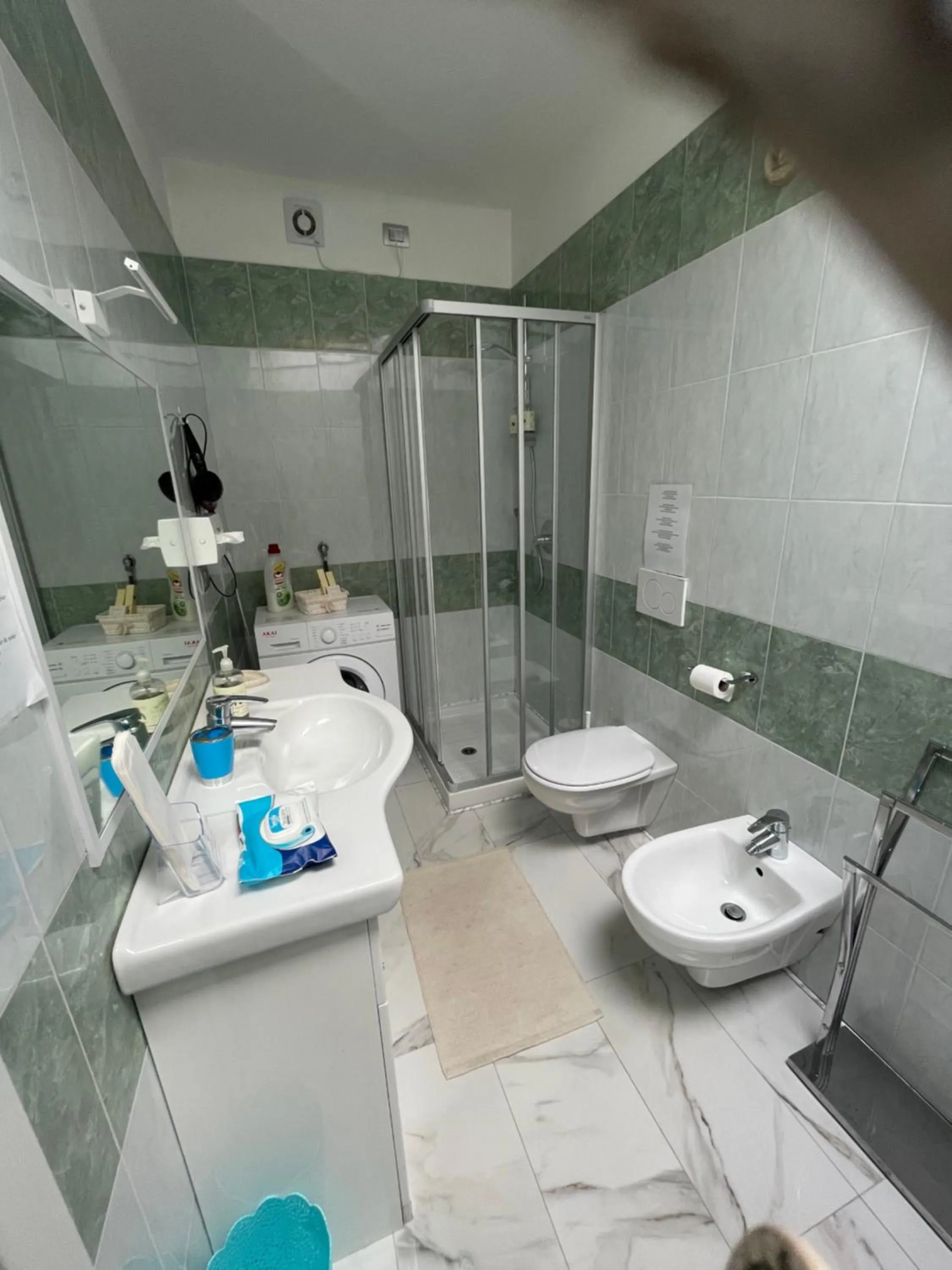 Shower in Hotel Diffuso Il Portichetto sulla collina a Vezio Perledo