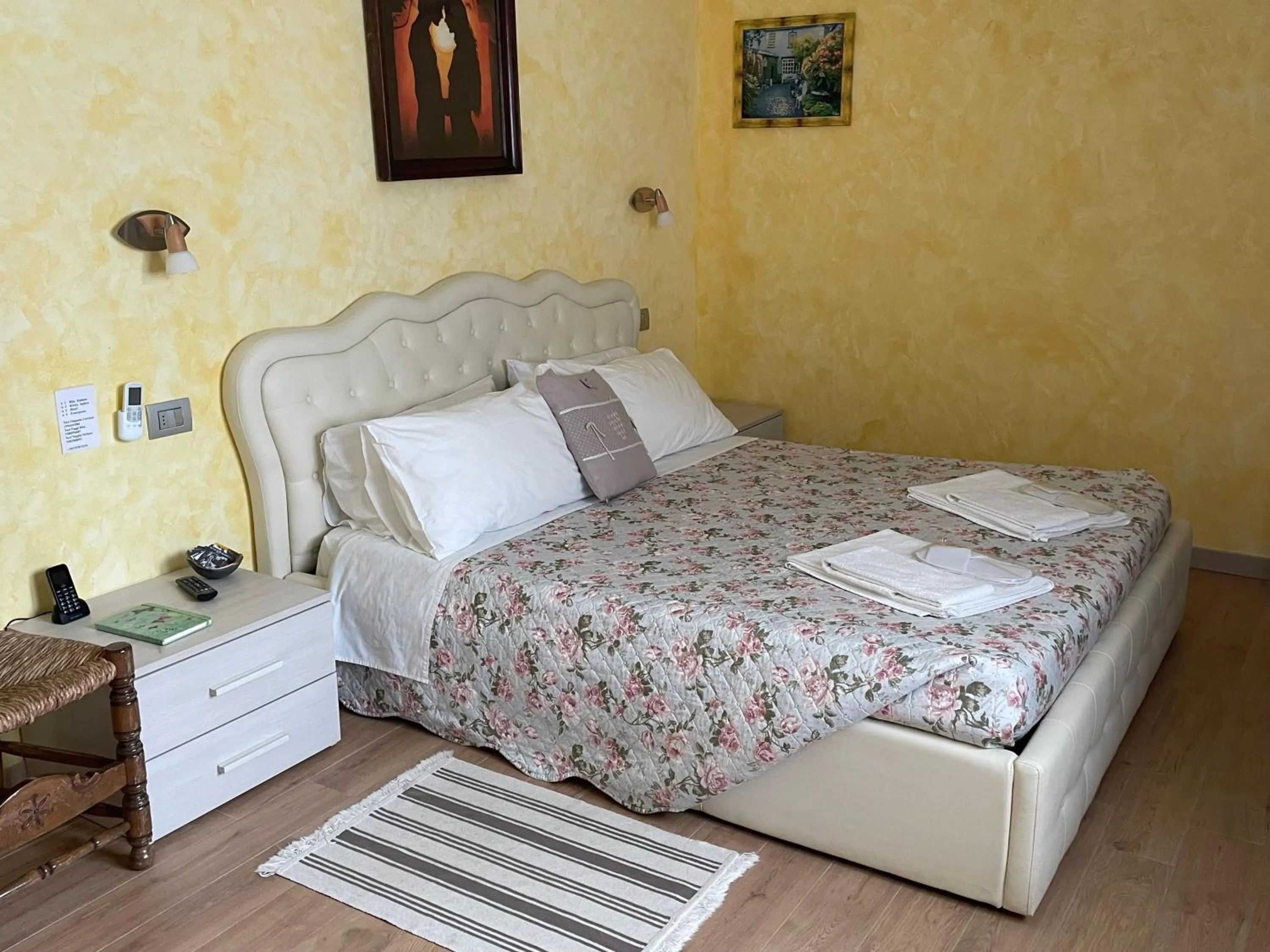 Bed in Hotel Diffuso Il Portichetto sulla collina a Vezio Perledo