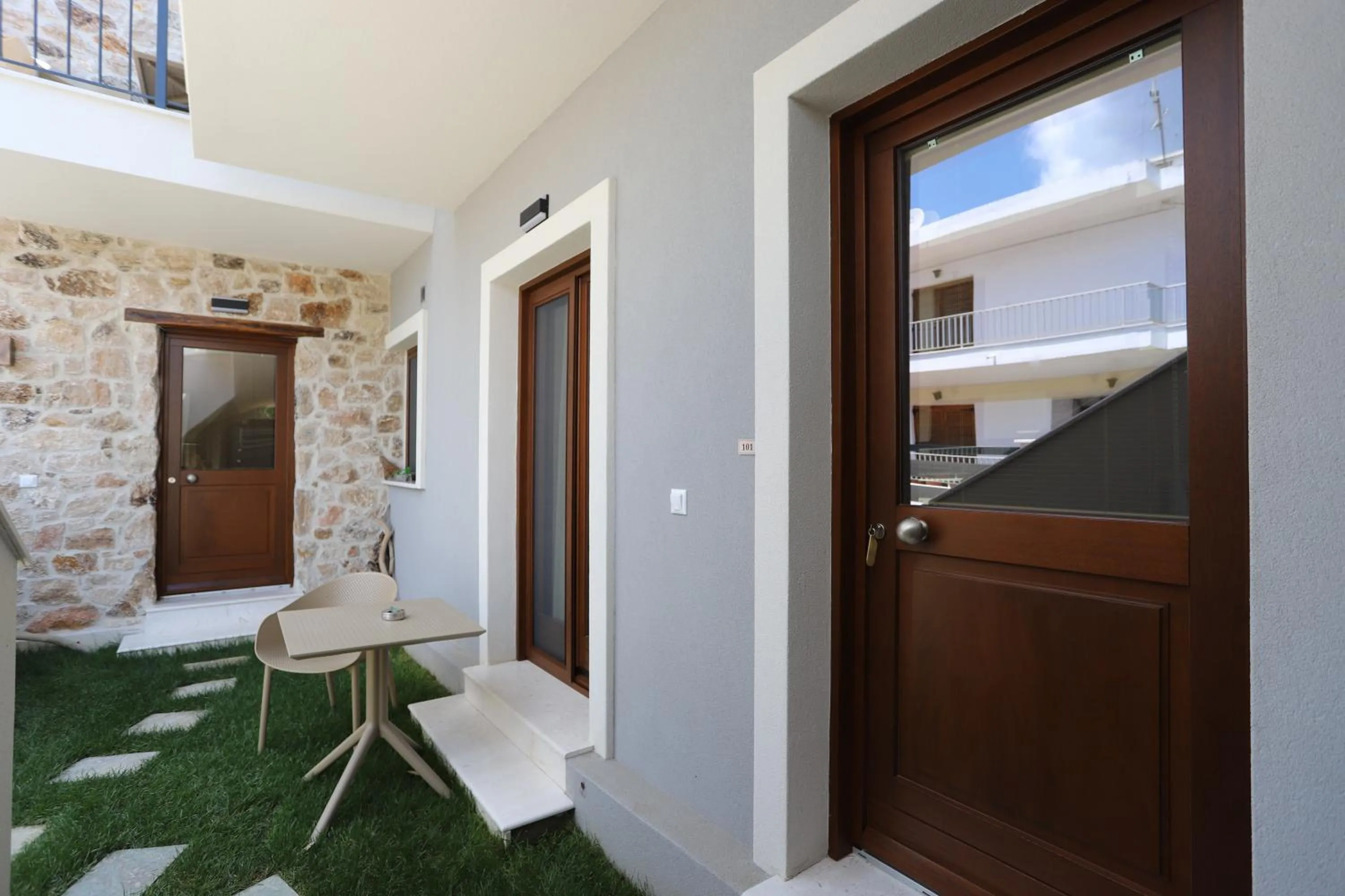 Inner courtyard view in ONAR OURANOUPOLIS