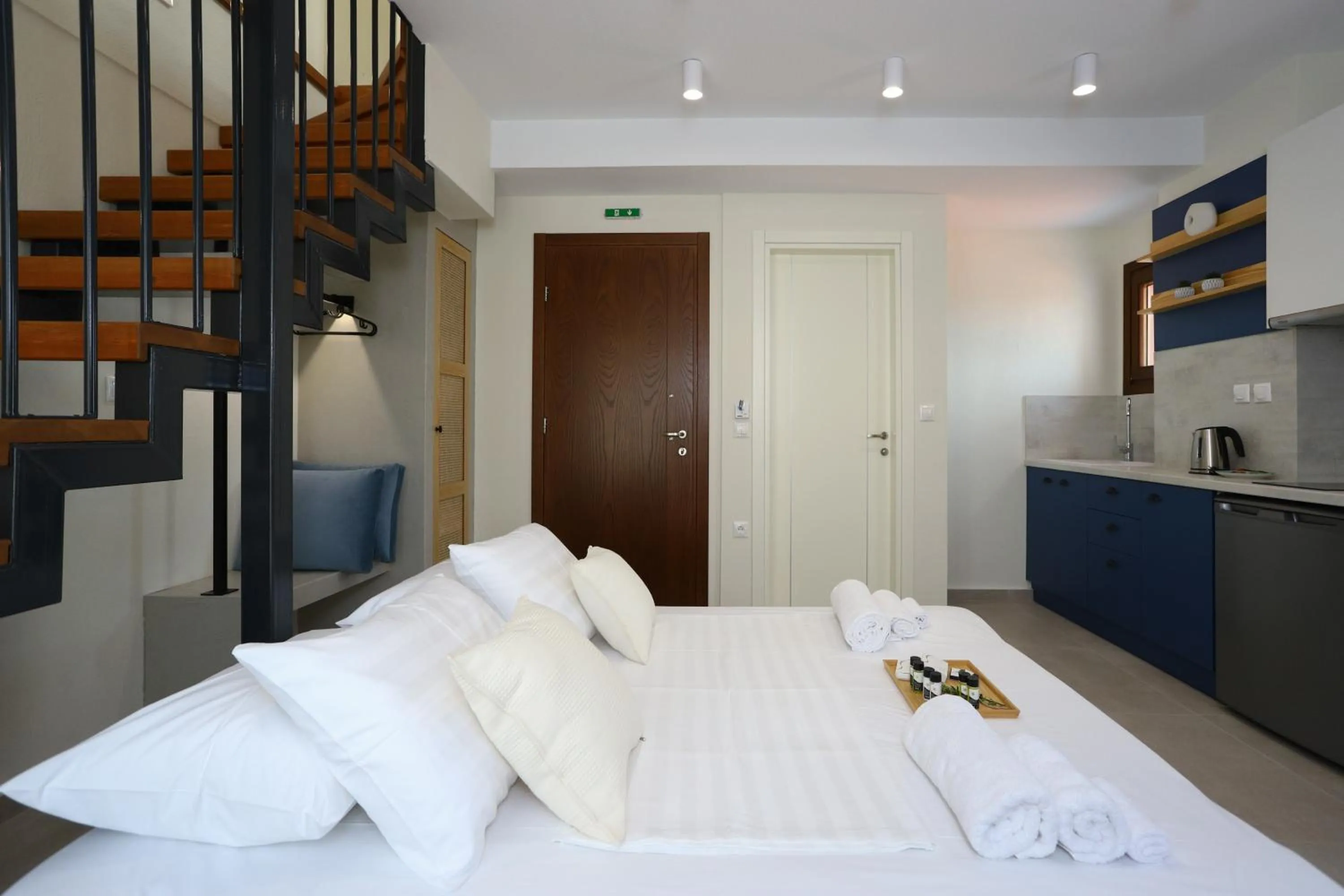 Living room, Bed in ONAR OURANOUPOLIS