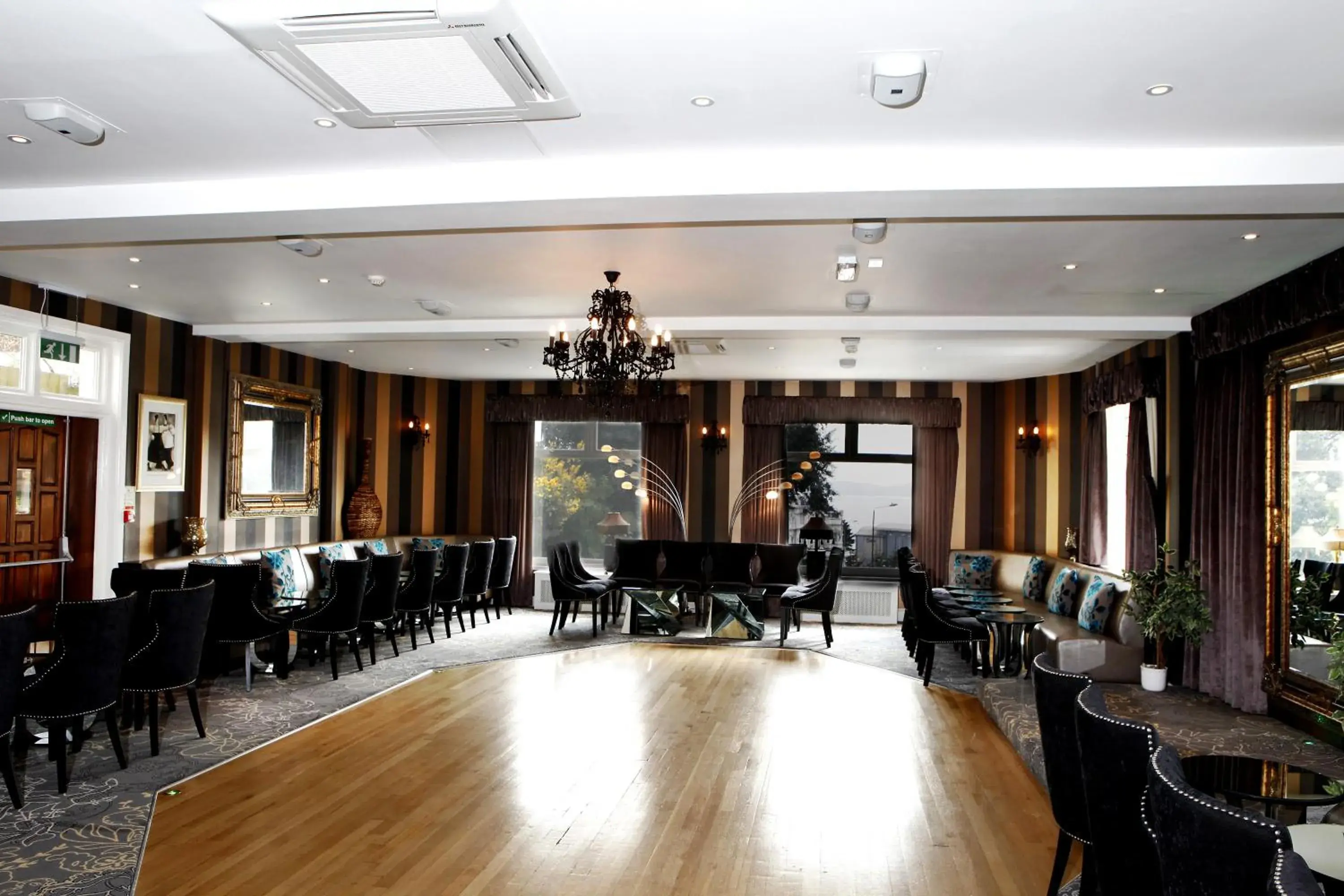 Decorative detail, Restaurant/Places to Eat in Russell Court Hotel