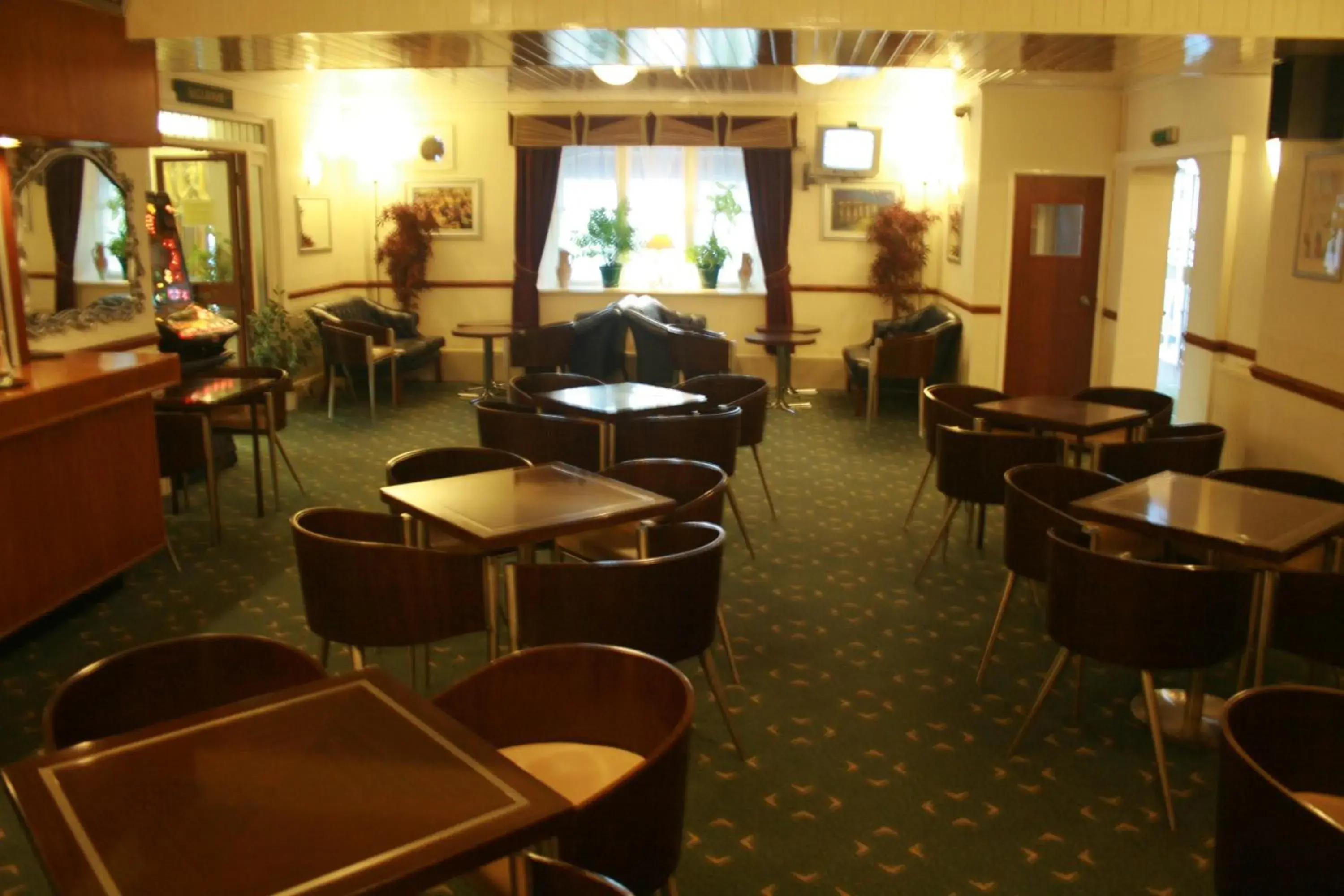 Lounge or bar, Lounge/Bar in Russell Court Hotel