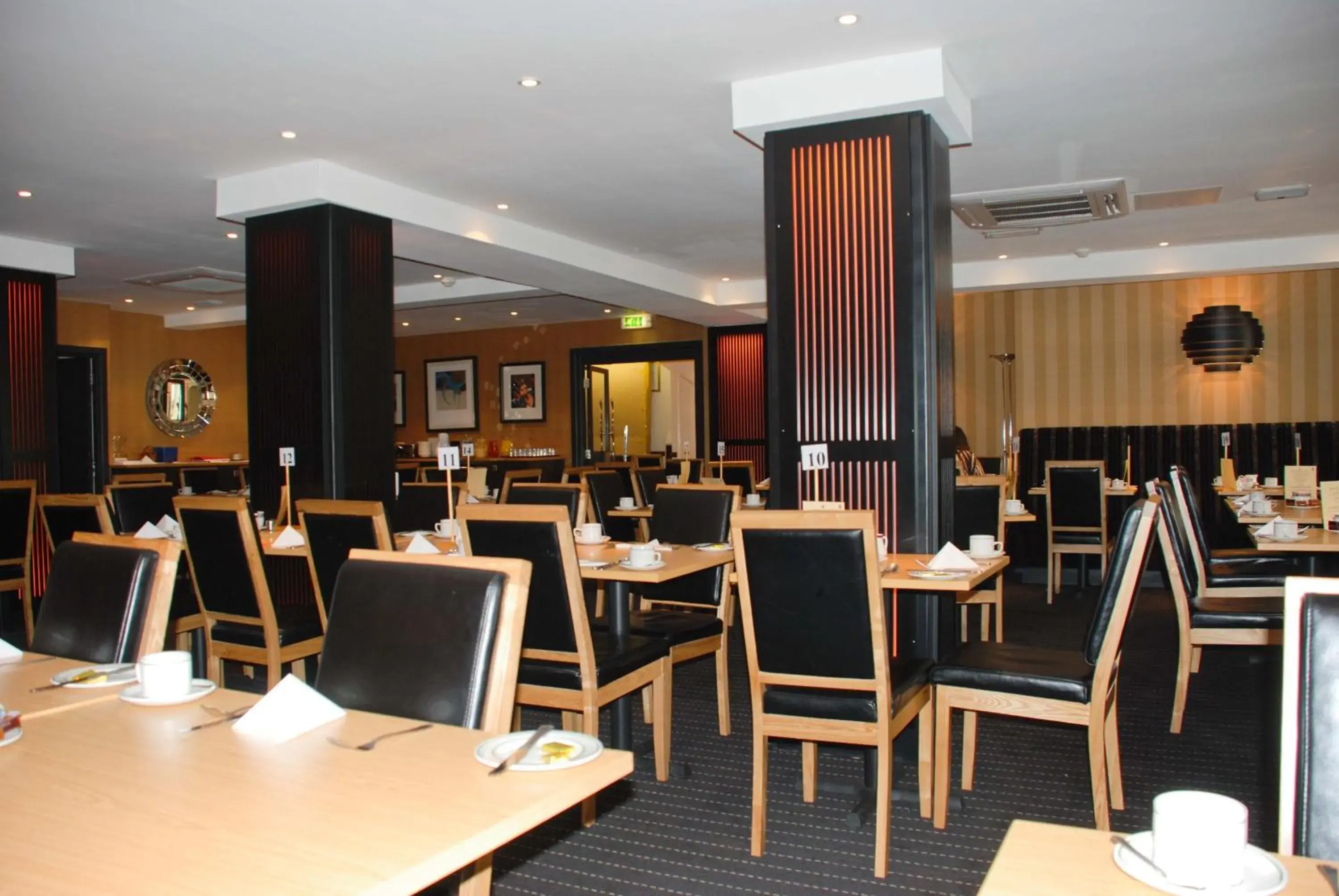 Restaurant/Places to Eat in Russell Court Hotel