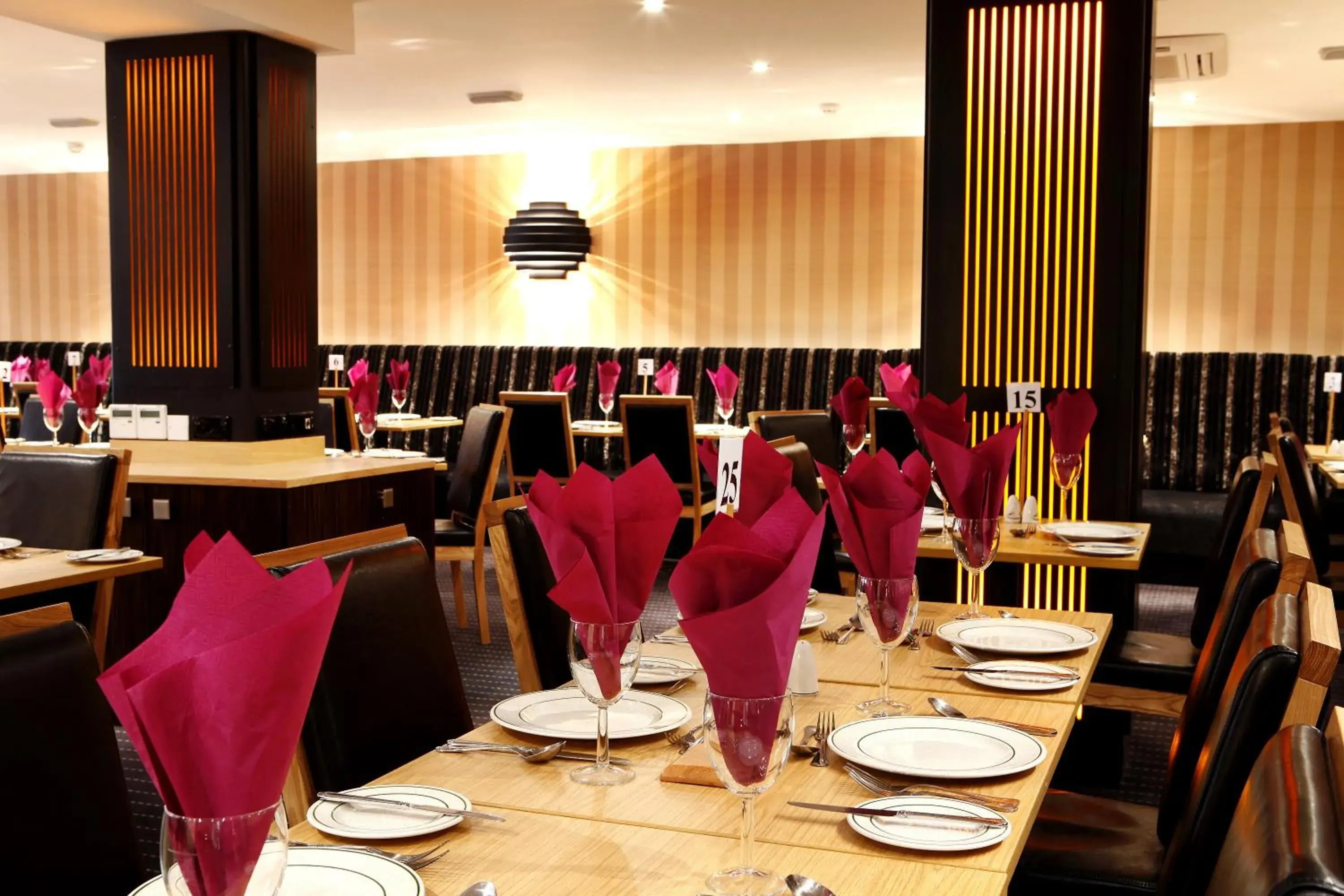 Restaurant/Places to Eat in Russell Court Hotel