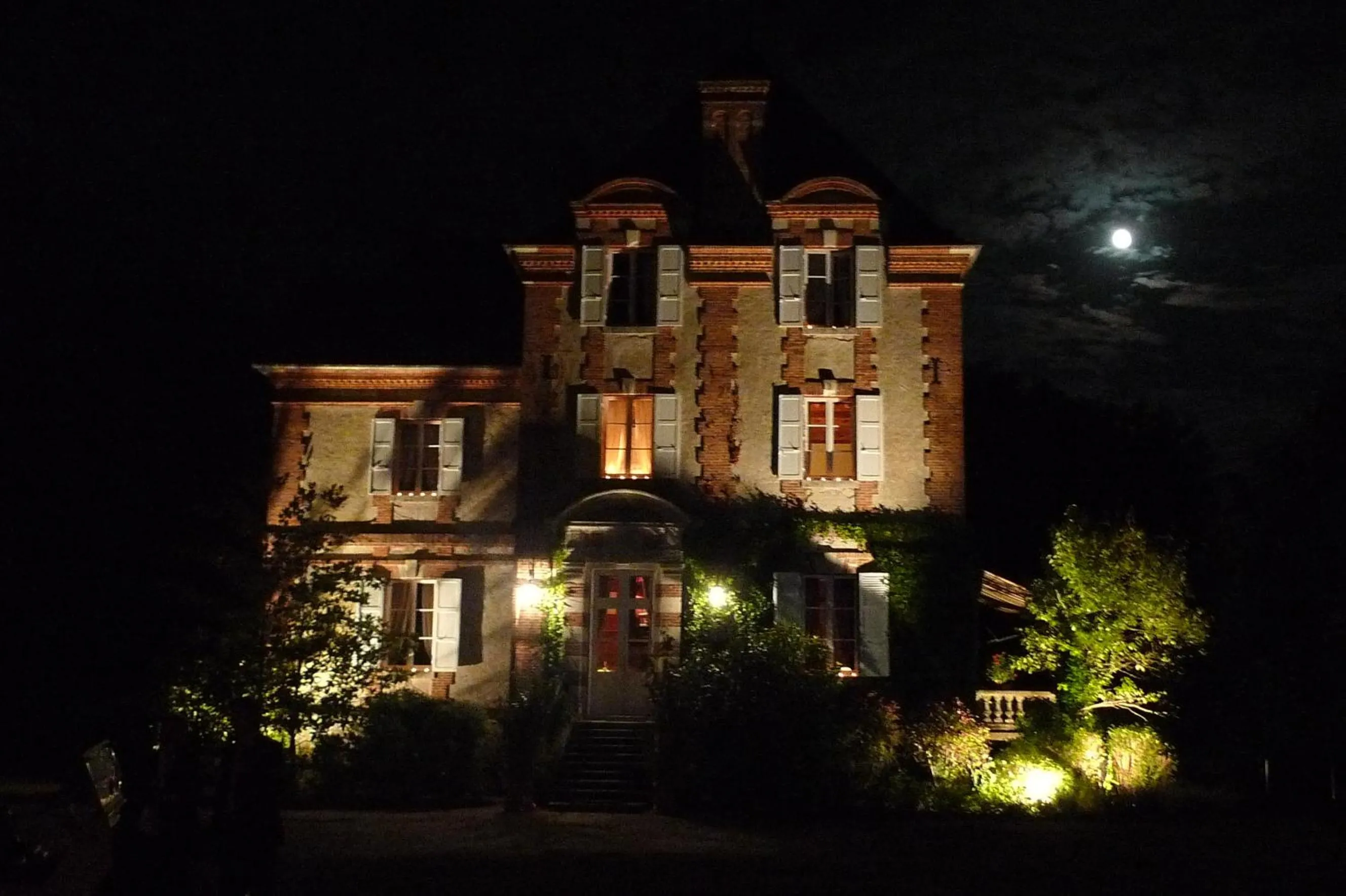 Facade/entrance in Hôtes de Montboulan