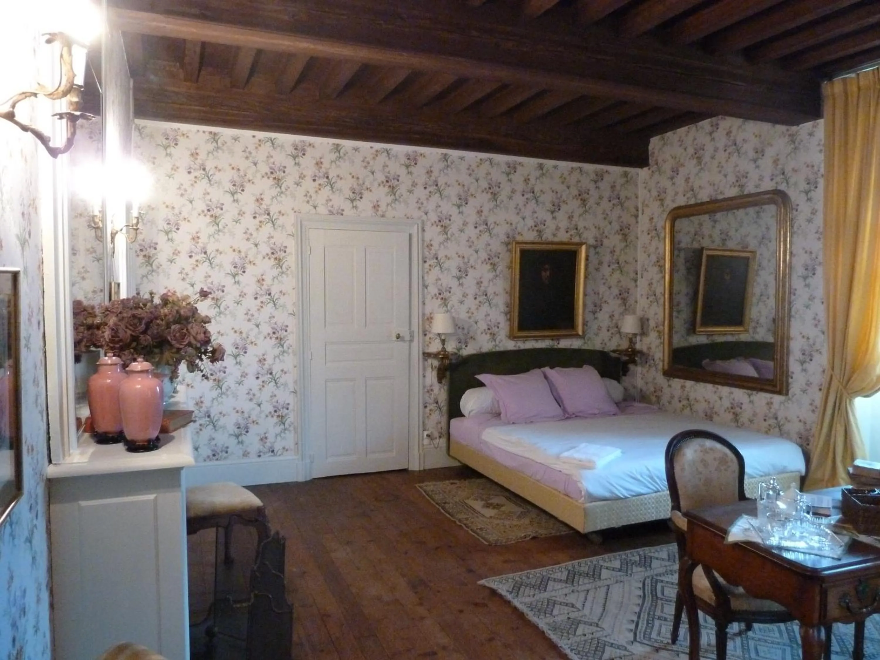 Photo of the whole room, Bed in Hôtes de Montboulan