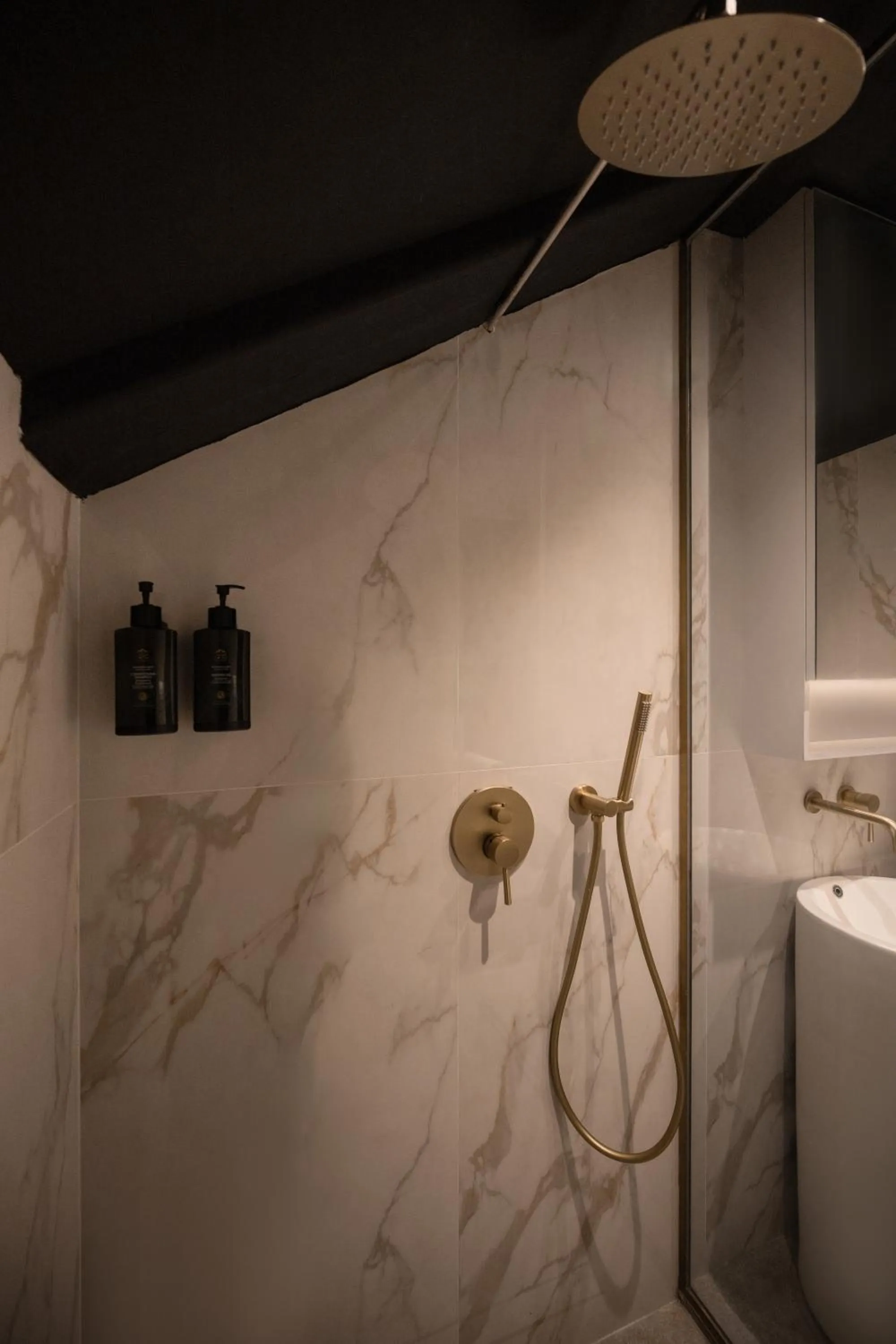 Cube Social Boutique Capsule Hotel at Boat Quay