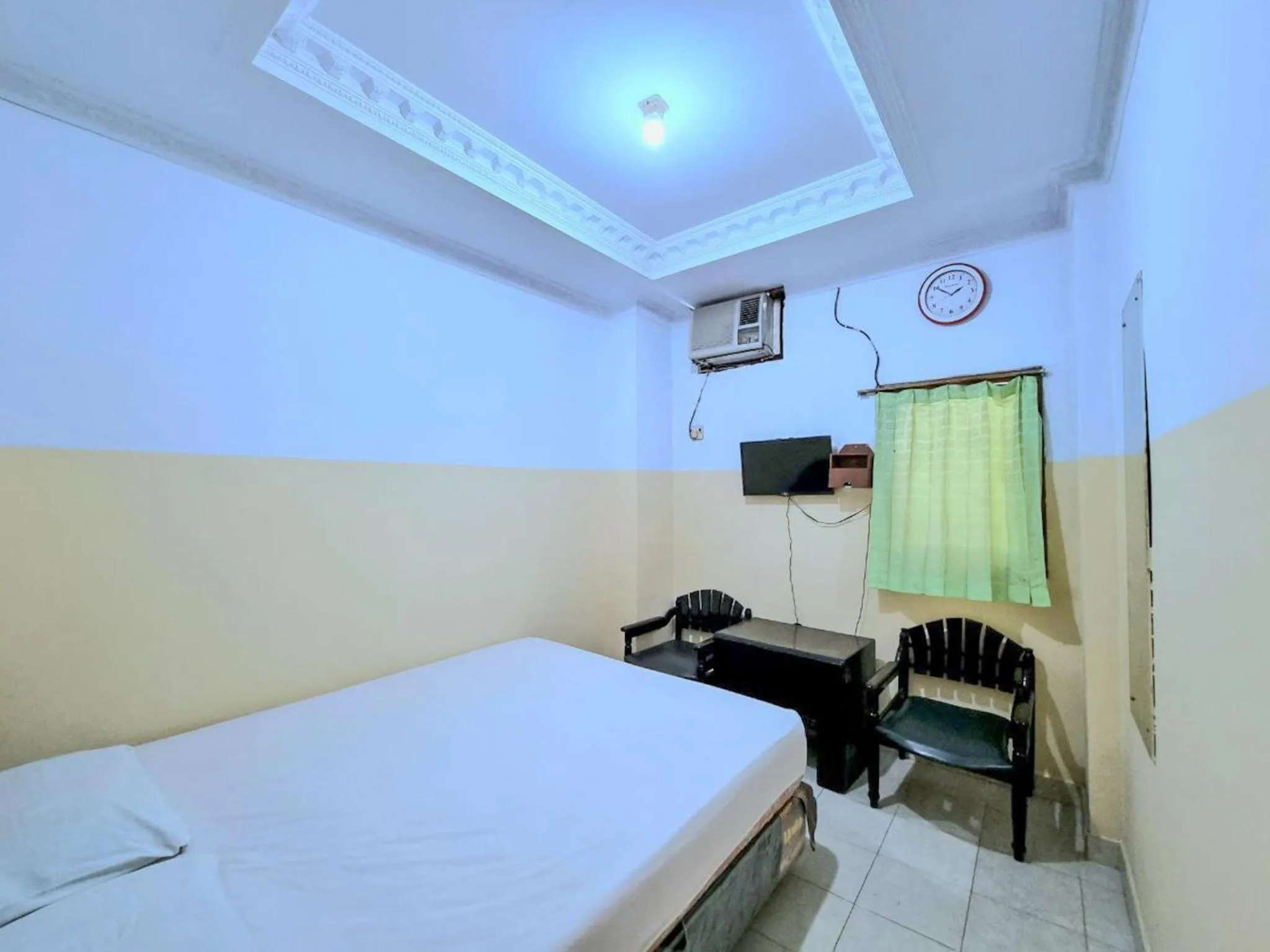 Bed in Hotel Taman Sari