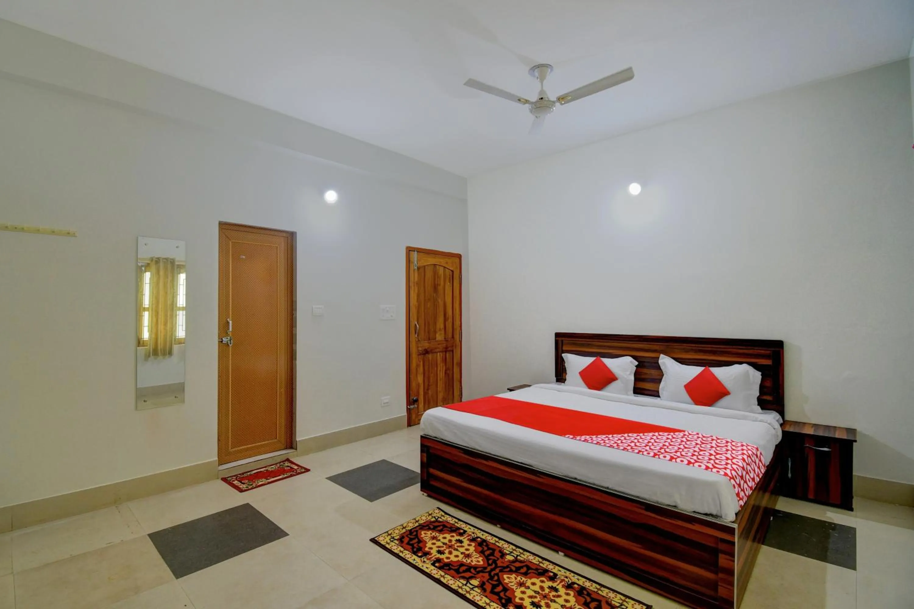 Facade/entrance, Bed in Hotel O Anvi