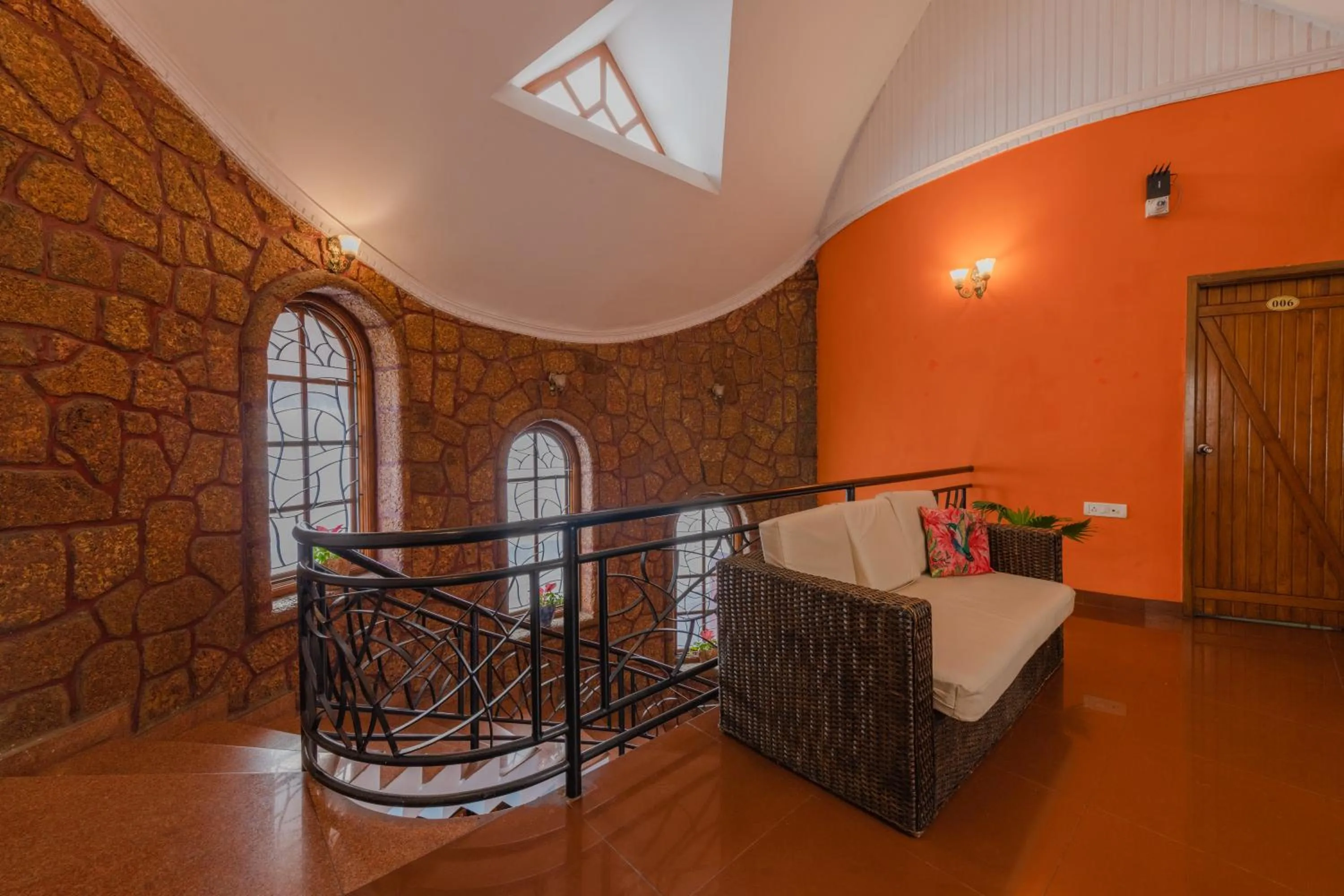 Living room, Bed in Redstone Villa by Revkeys