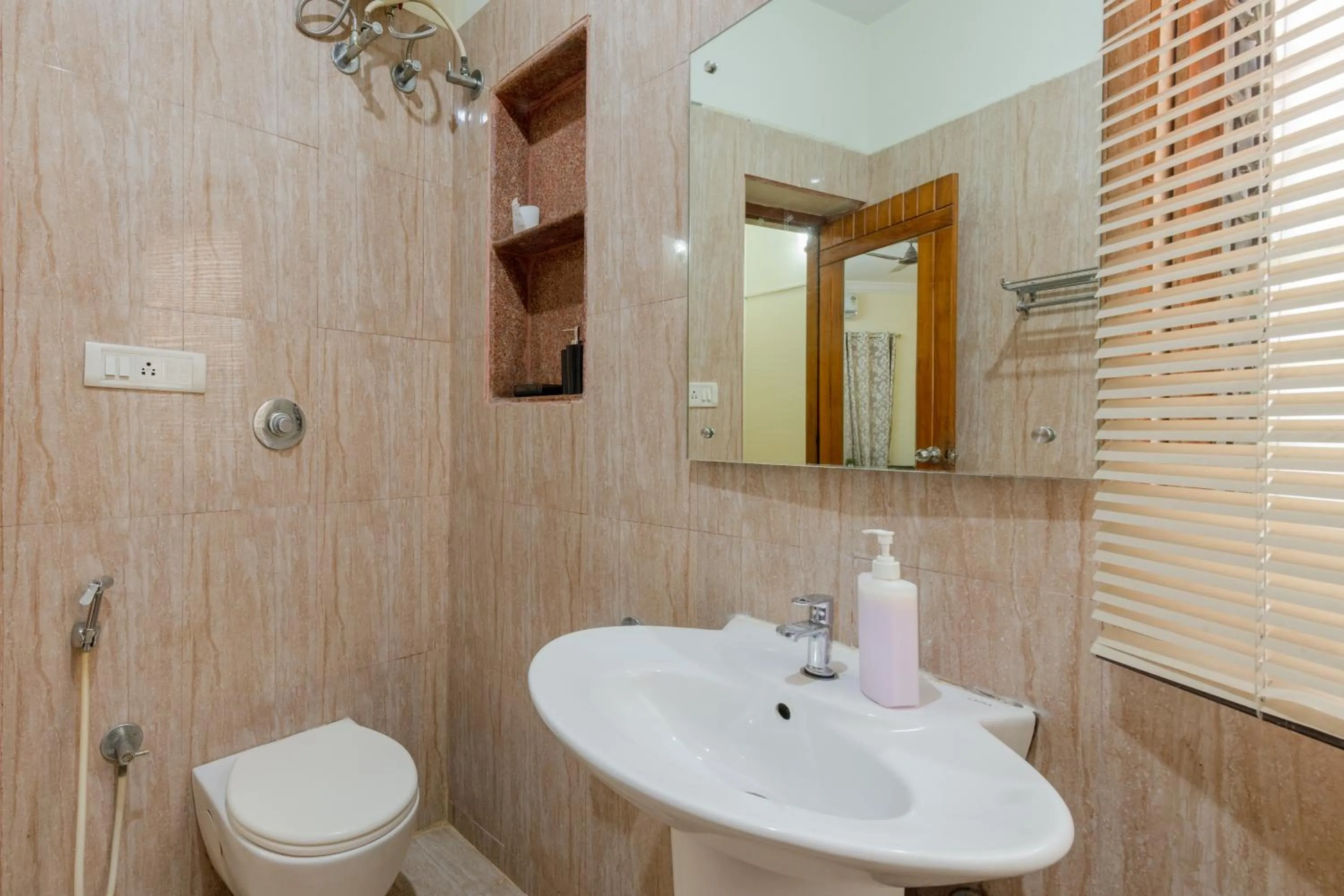 Shower in Redstone Villa by Revkeys