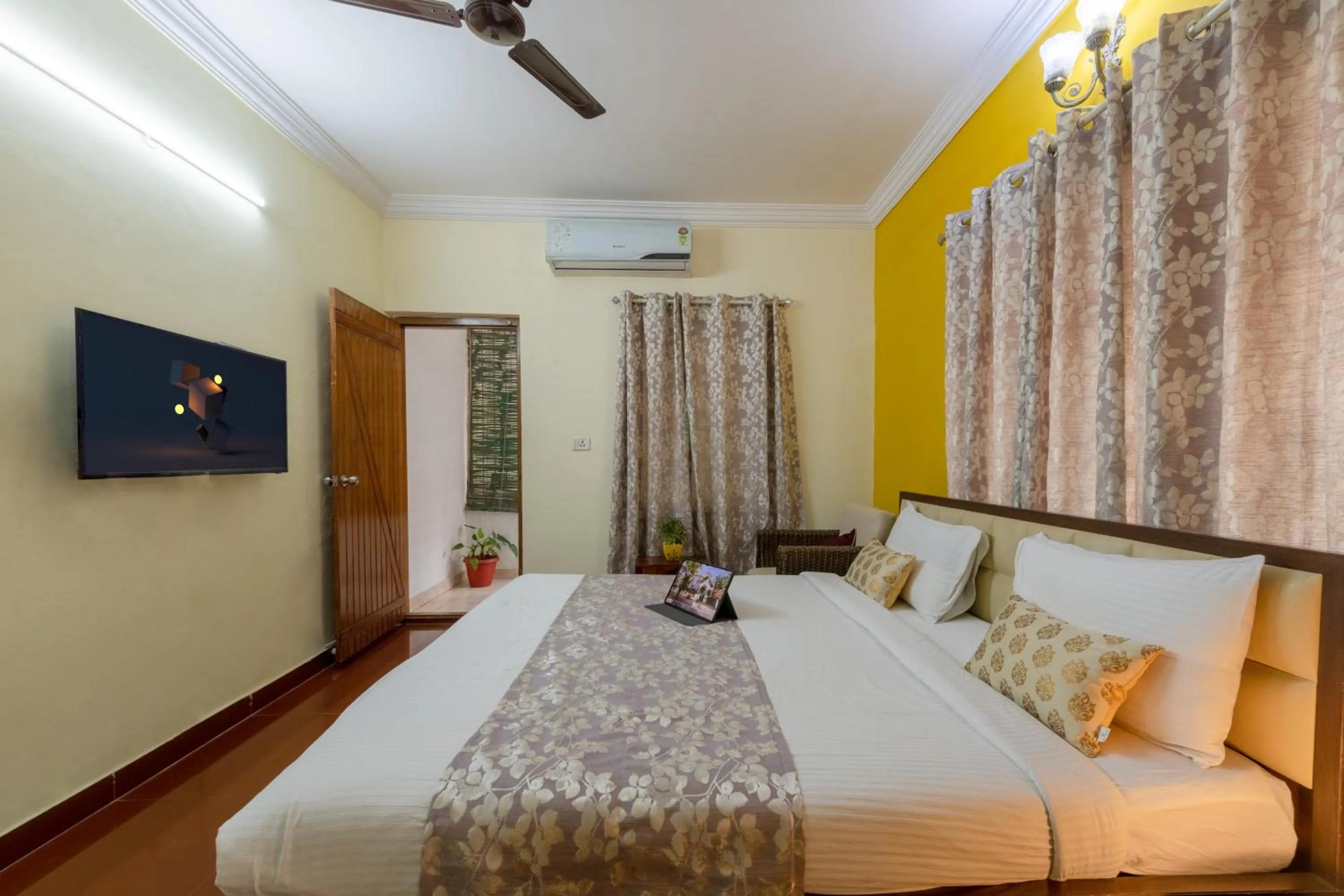 Bed in Redstone Villa by Revkeys