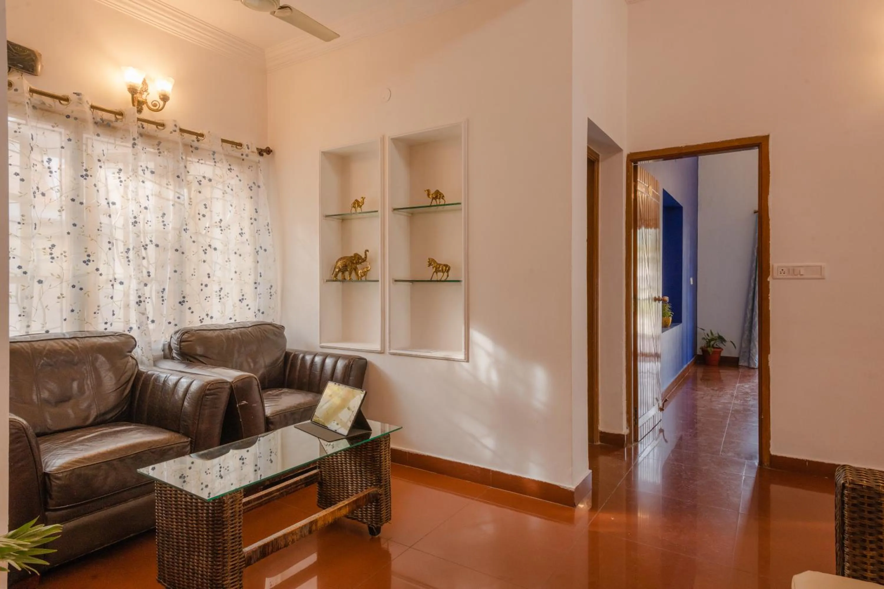 Seating area in Redstone Villa by Revkeys