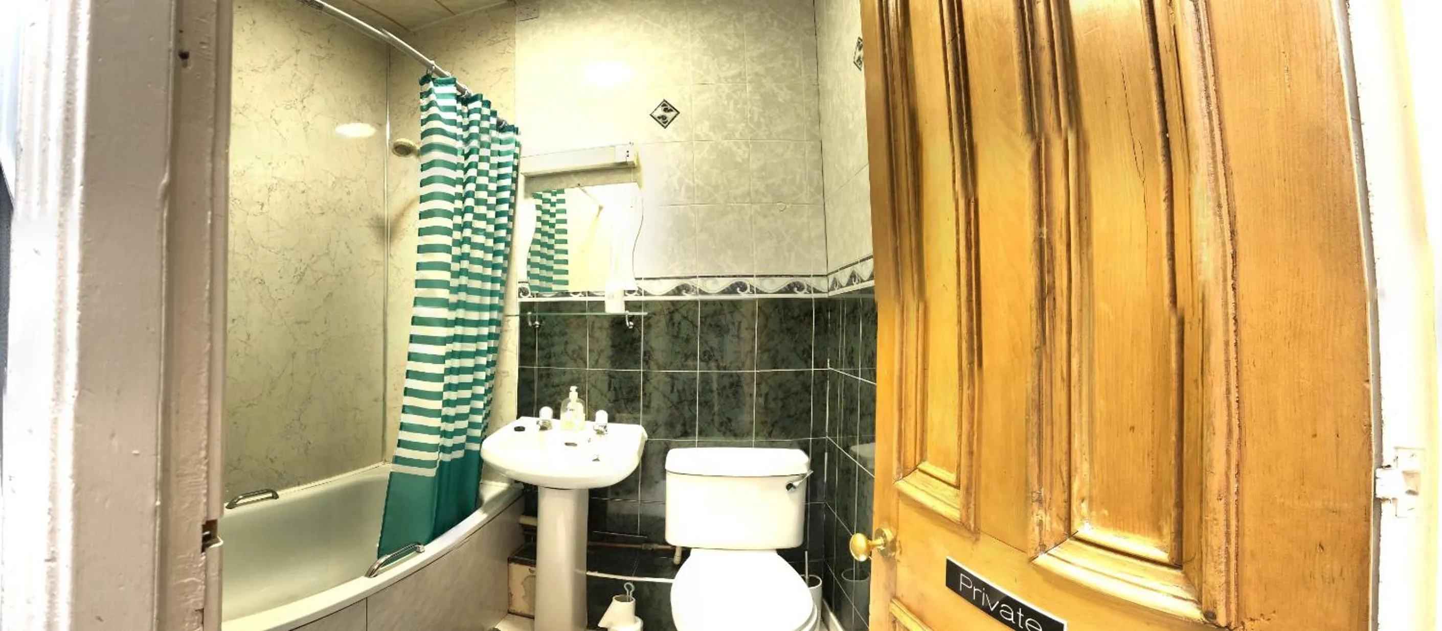 Bathroom in Cruachan Guest House