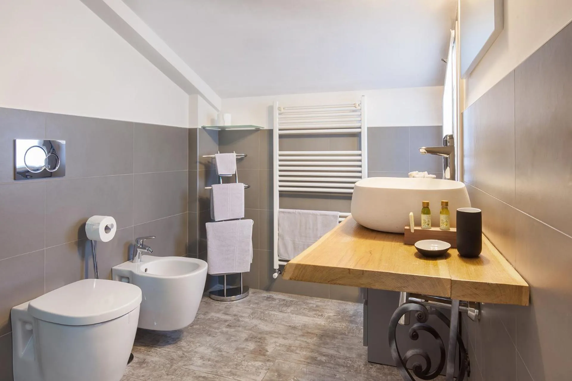 Bathroom in Luxury Penthouse/Pool/50m to lake