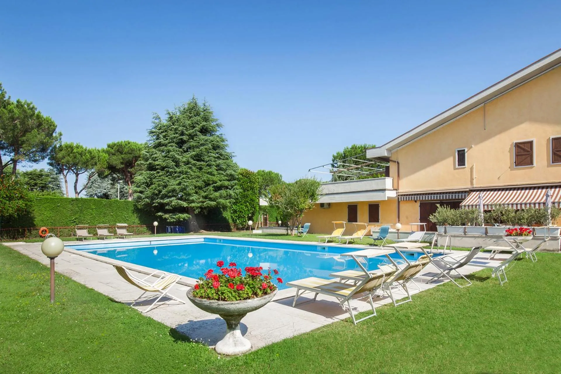 Swimming pool in Luxury Penthouse/Pool/50m to lake