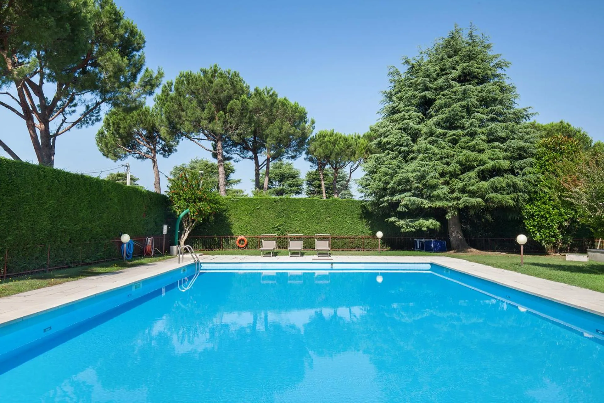 Swimming pool in Luxury Penthouse/Pool/50m to lake
