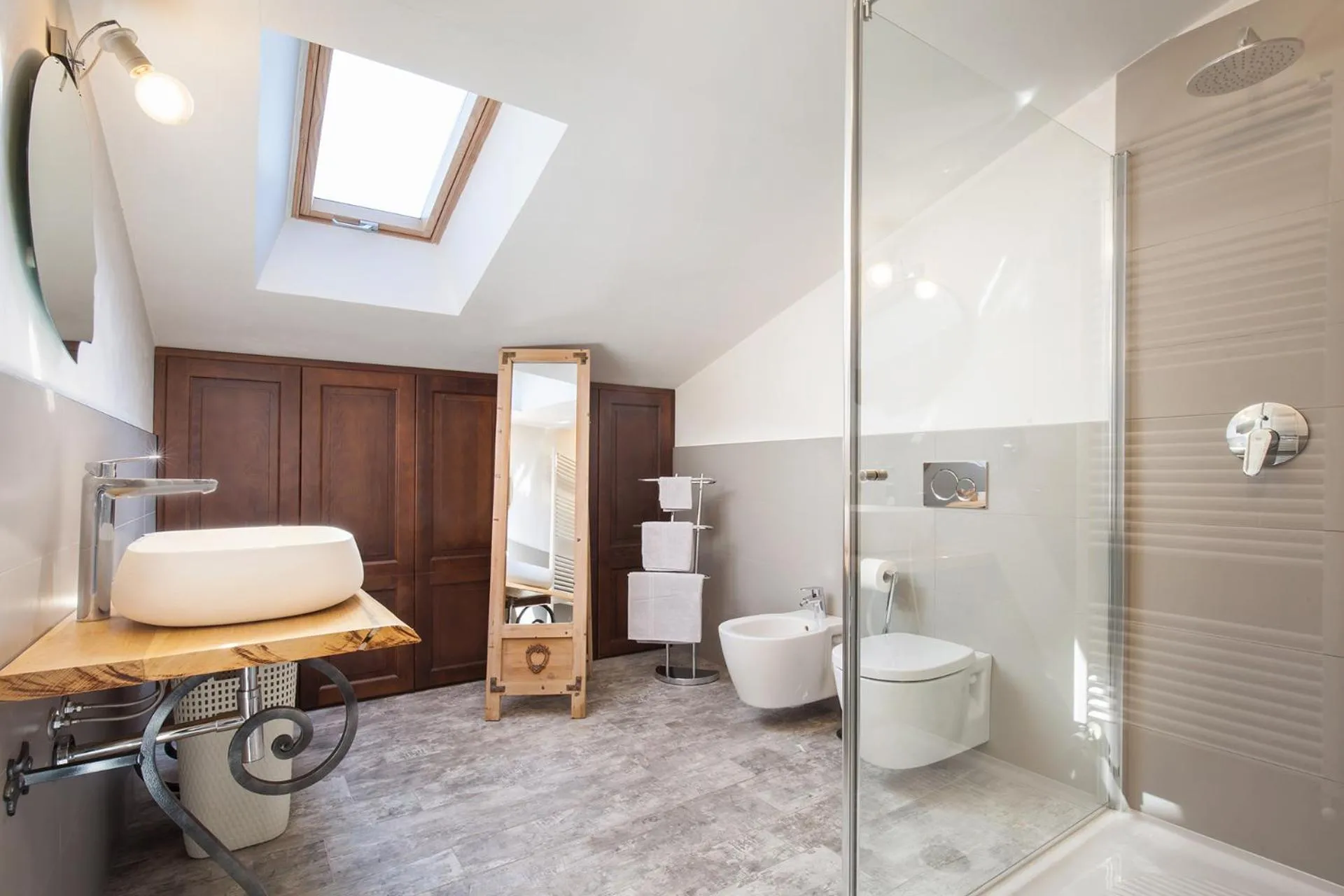 Bathroom in Luxury Penthouse/Pool/50m to lake
